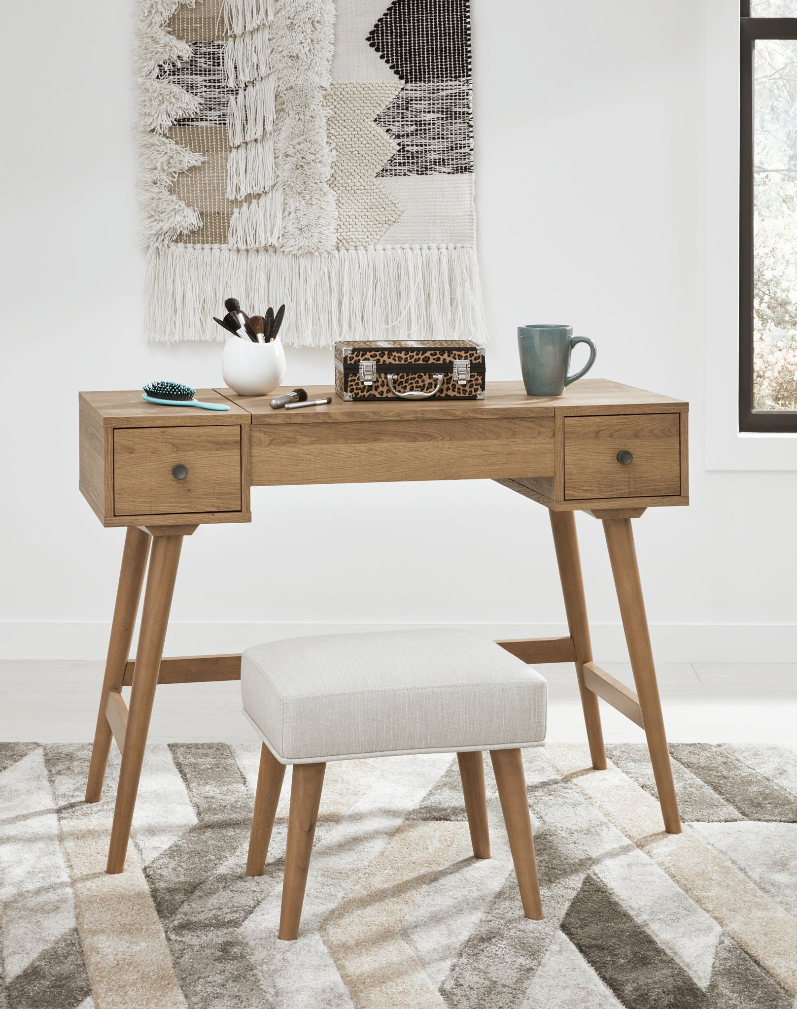 Thadamere - Vanity Stool - Hornell Furniture Outlet