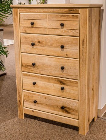 Makidern - Five Drawer Chest - Hornell Furniture Outlet
