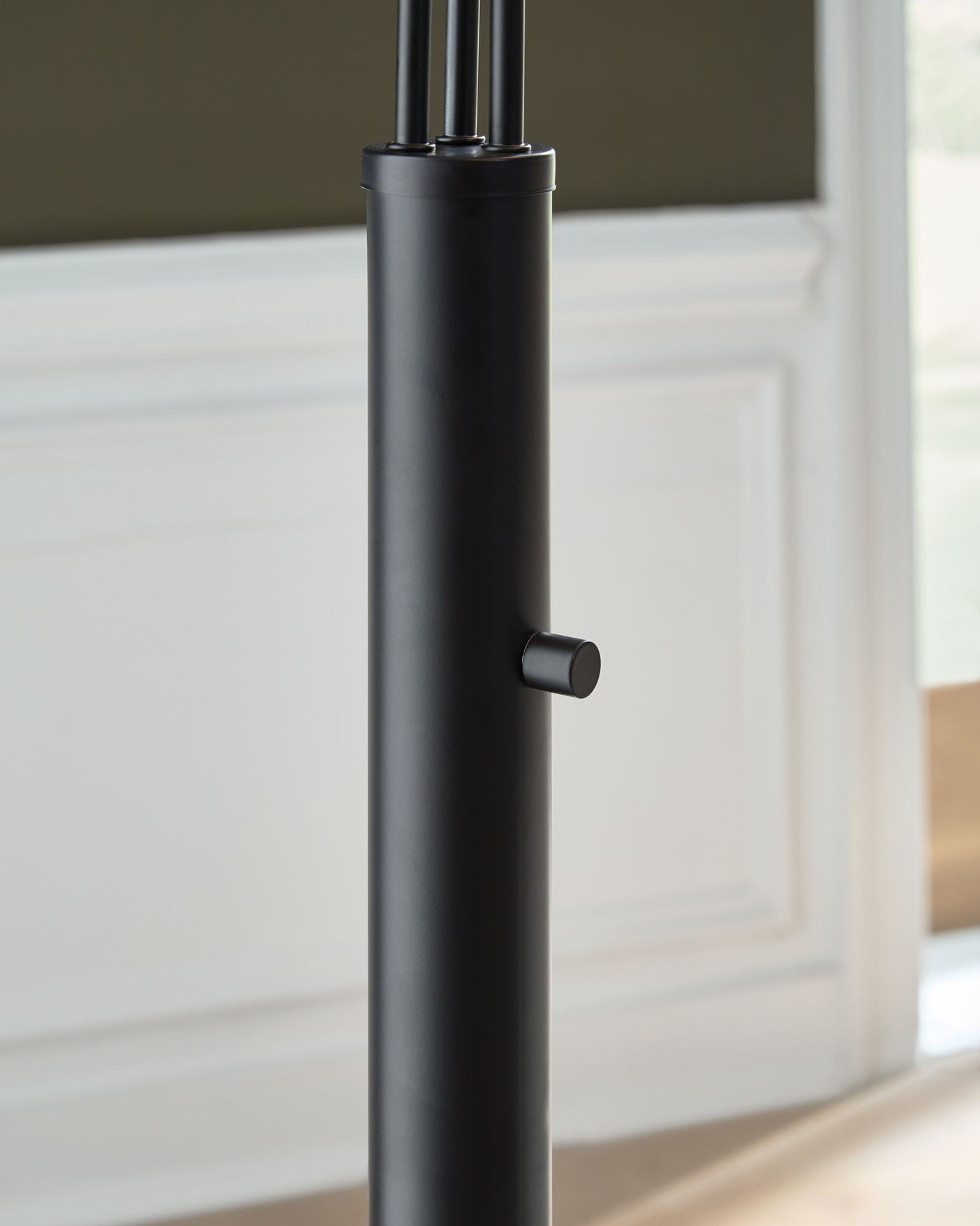 Gibbswellner - Metal Arc Lamp - Black - Hornell Furniture Outlet