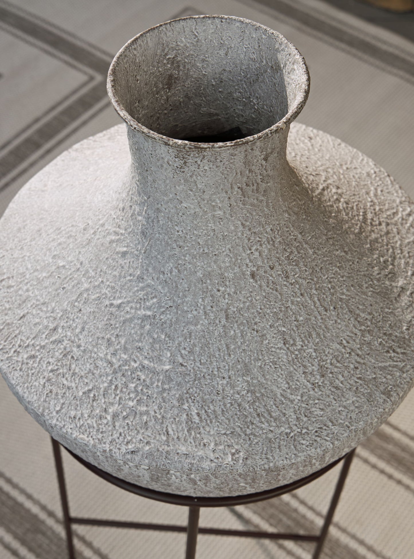 Estonbank - Vase - Hornell Furniture Outlet