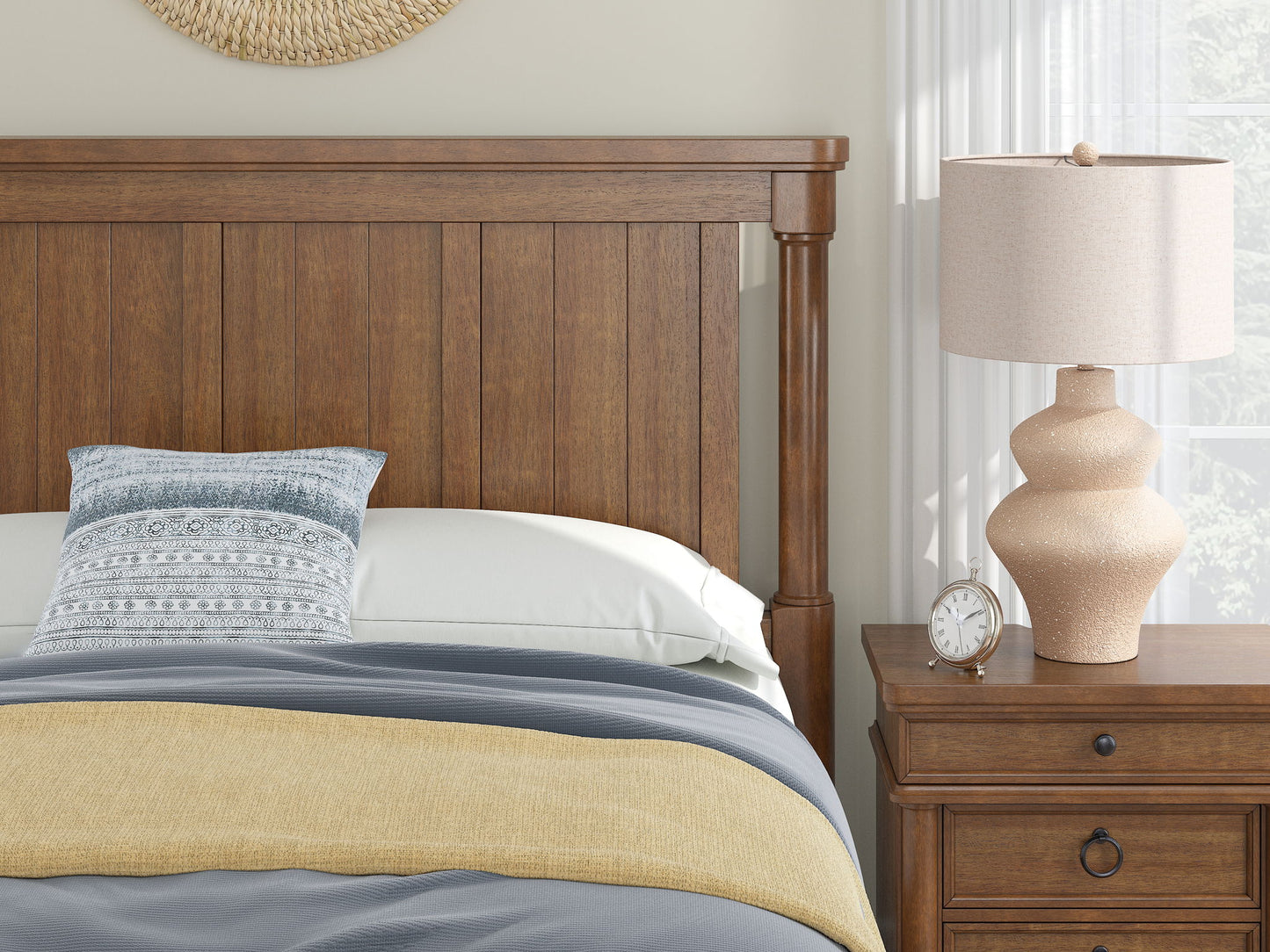 Rowlenstown - Poster Bed - Hornell Furniture Outlet