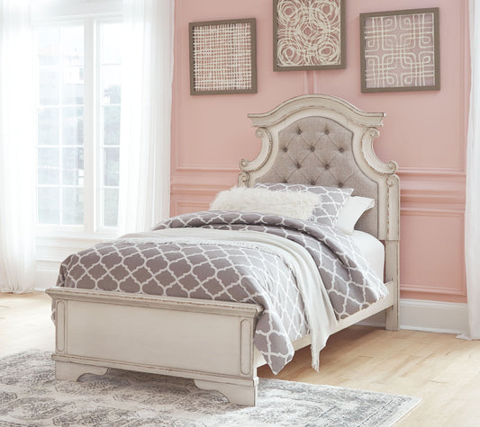 Realyn - Panel Bed - Hornell Furniture Outlet