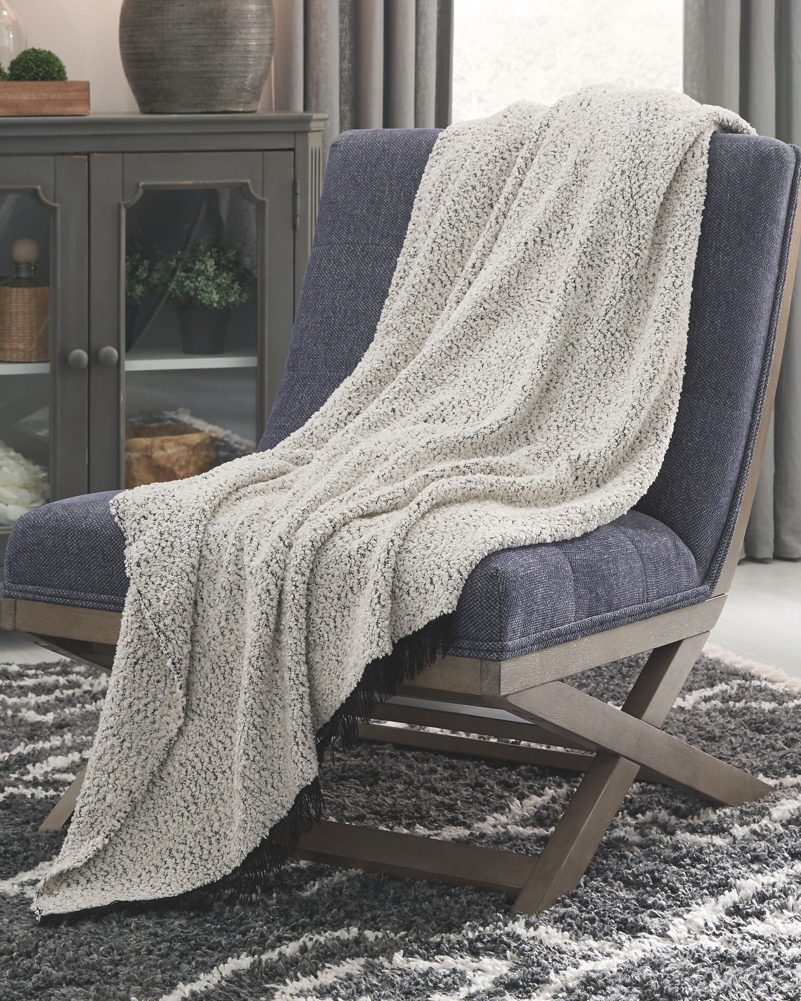 Leonita - Throw - Hornell Furniture Outlet