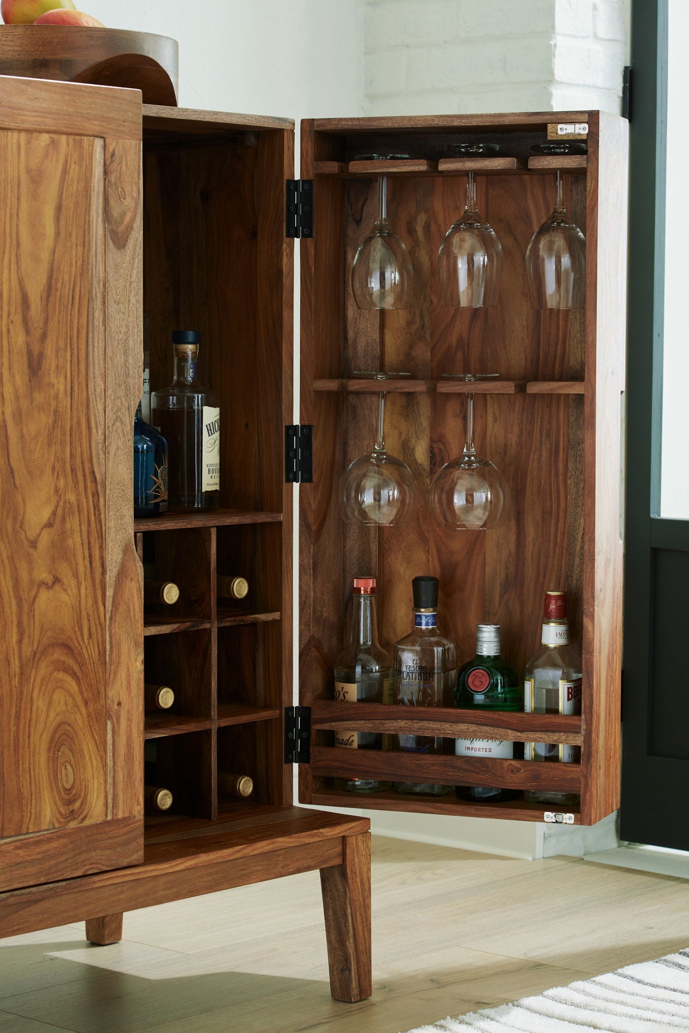 Dressonni - Brown - Bar Cabinet - Hornell Furniture Outlet