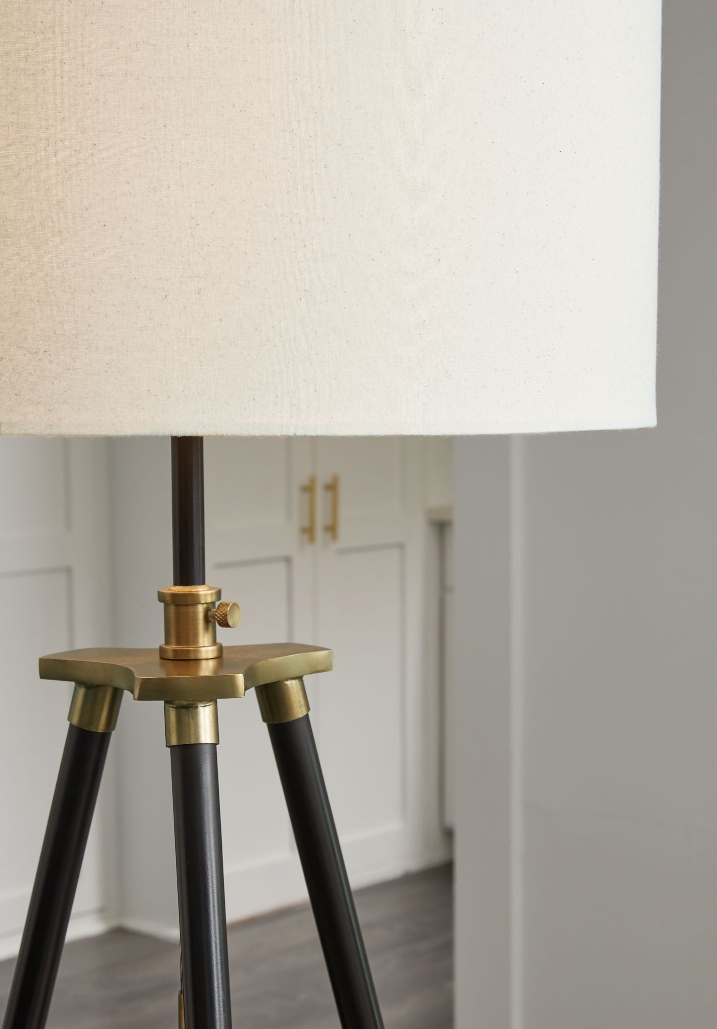 Cashner - Black / Gold Finish - Metal Floor Lamp - Hornell Furniture Outlet