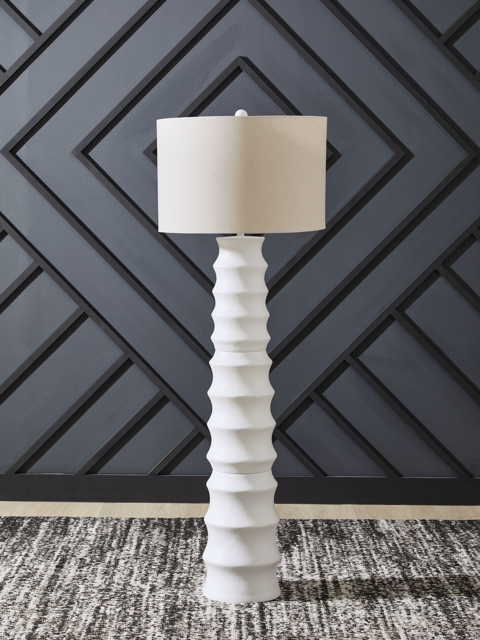 Veraleigh - Poly Lamp - Hornell Furniture Outlet