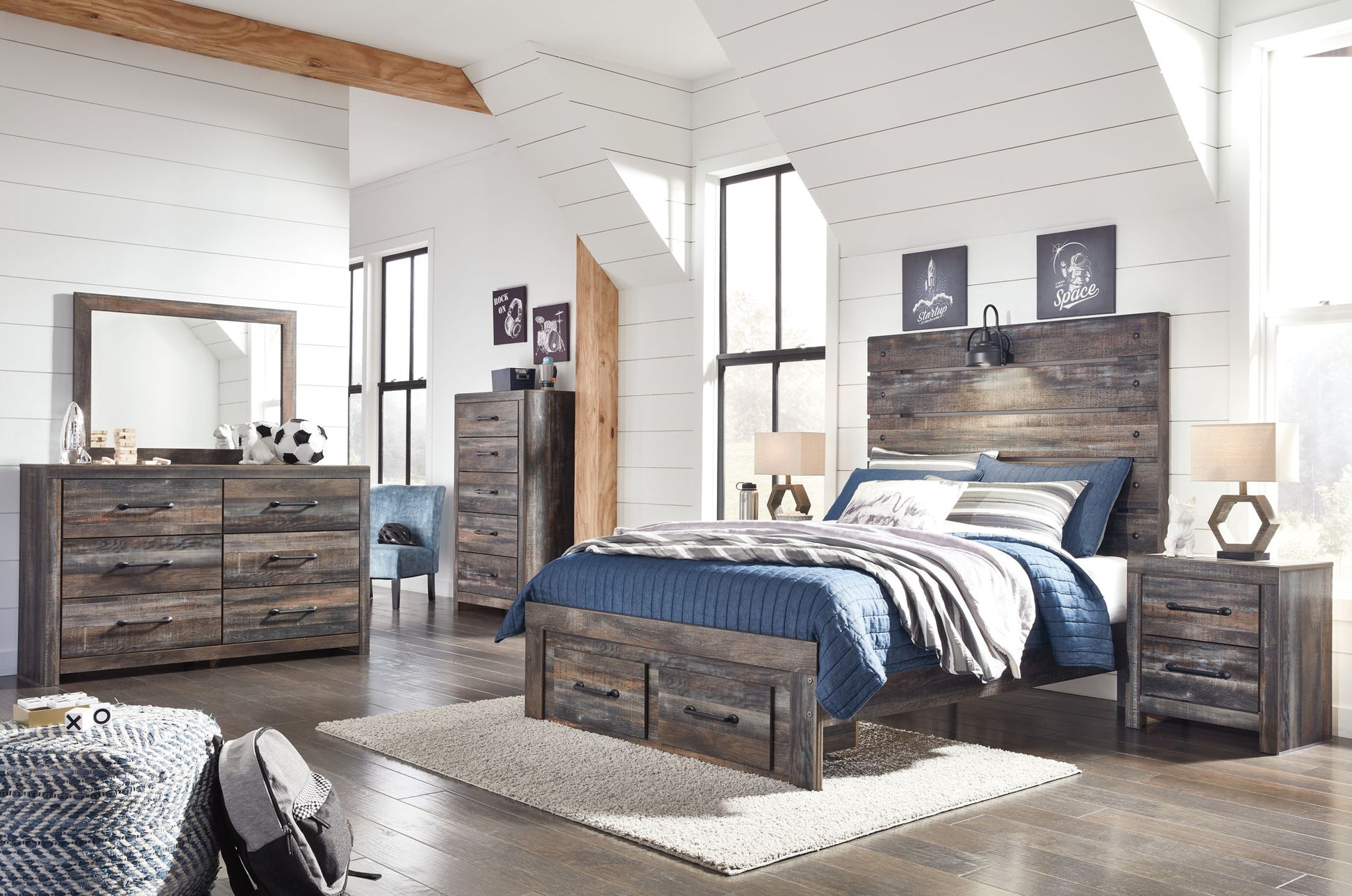 Drystan - Panel Bed - Hornell Furniture Outlet