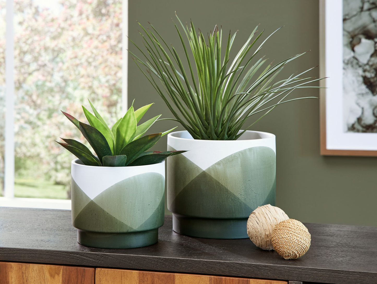Ardenridge - Green / White - Planter Set (Set of 2) - Hornell Furniture Outlet