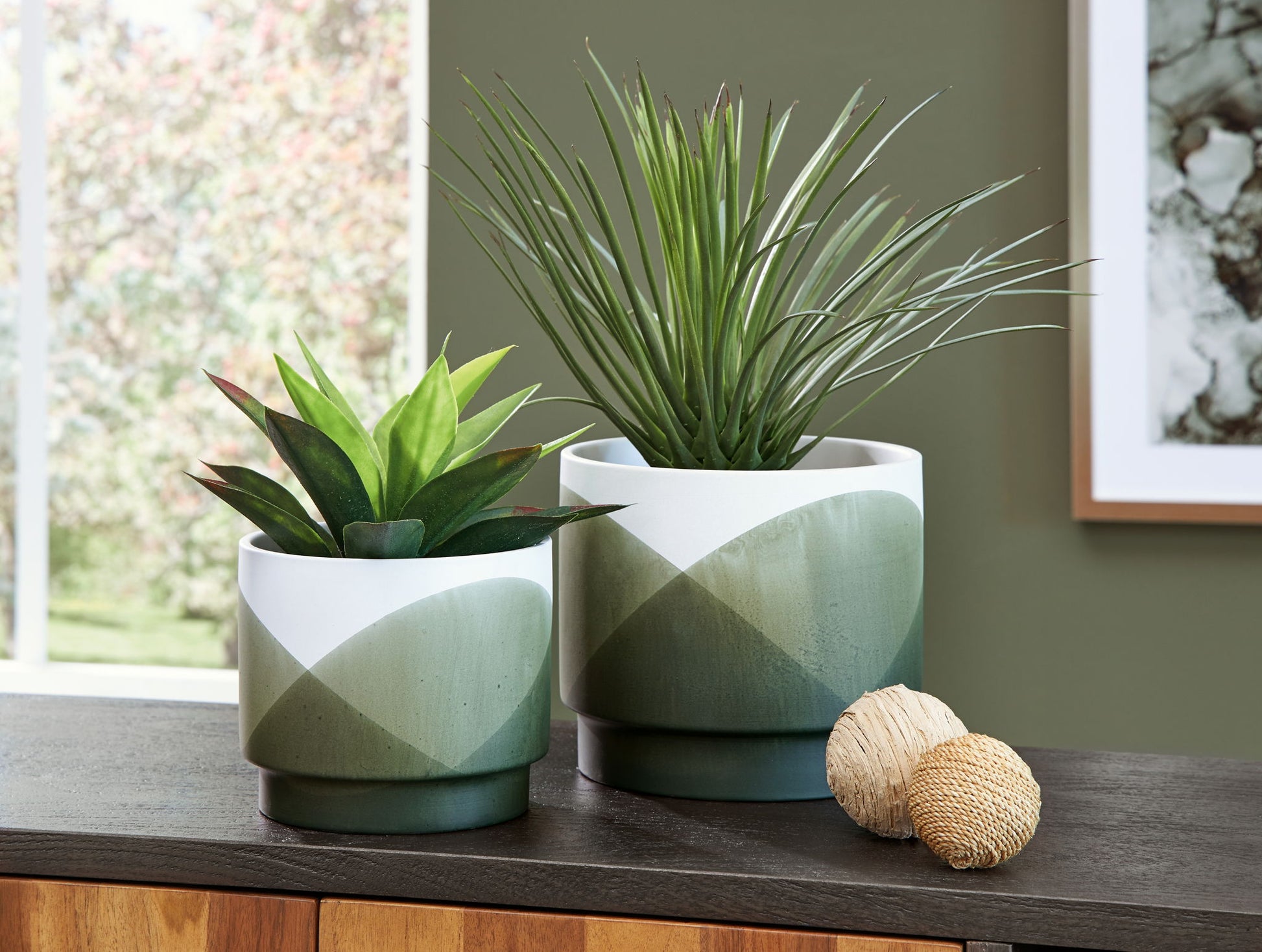 Ardenridge - Green / White - Planter Set (Set of 2) - Hornell Furniture Outlet