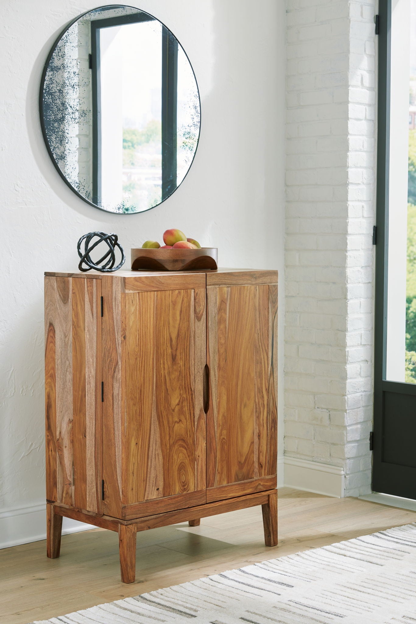 Dressonni - Brown - Bar Cabinet - Hornell Furniture Outlet