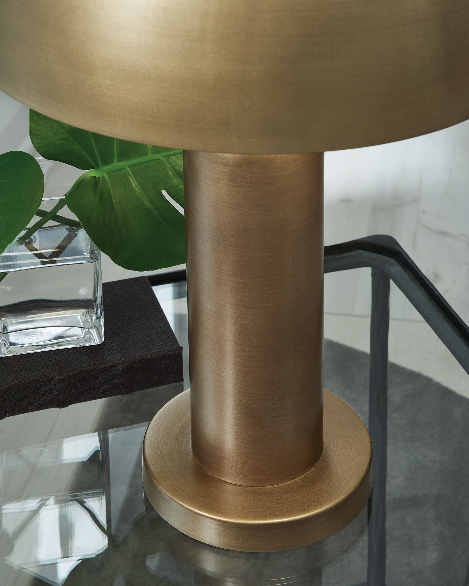 Wendfield - Metal Lamp - Hornell Furniture Outlet