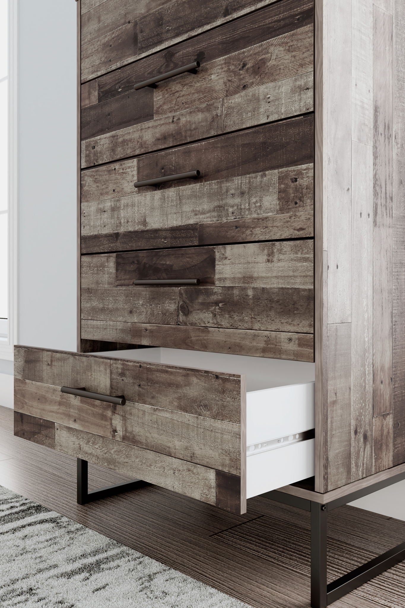 Neilsville - Black / Gray - Five Drawer Chest - Hornell Furniture Outlet