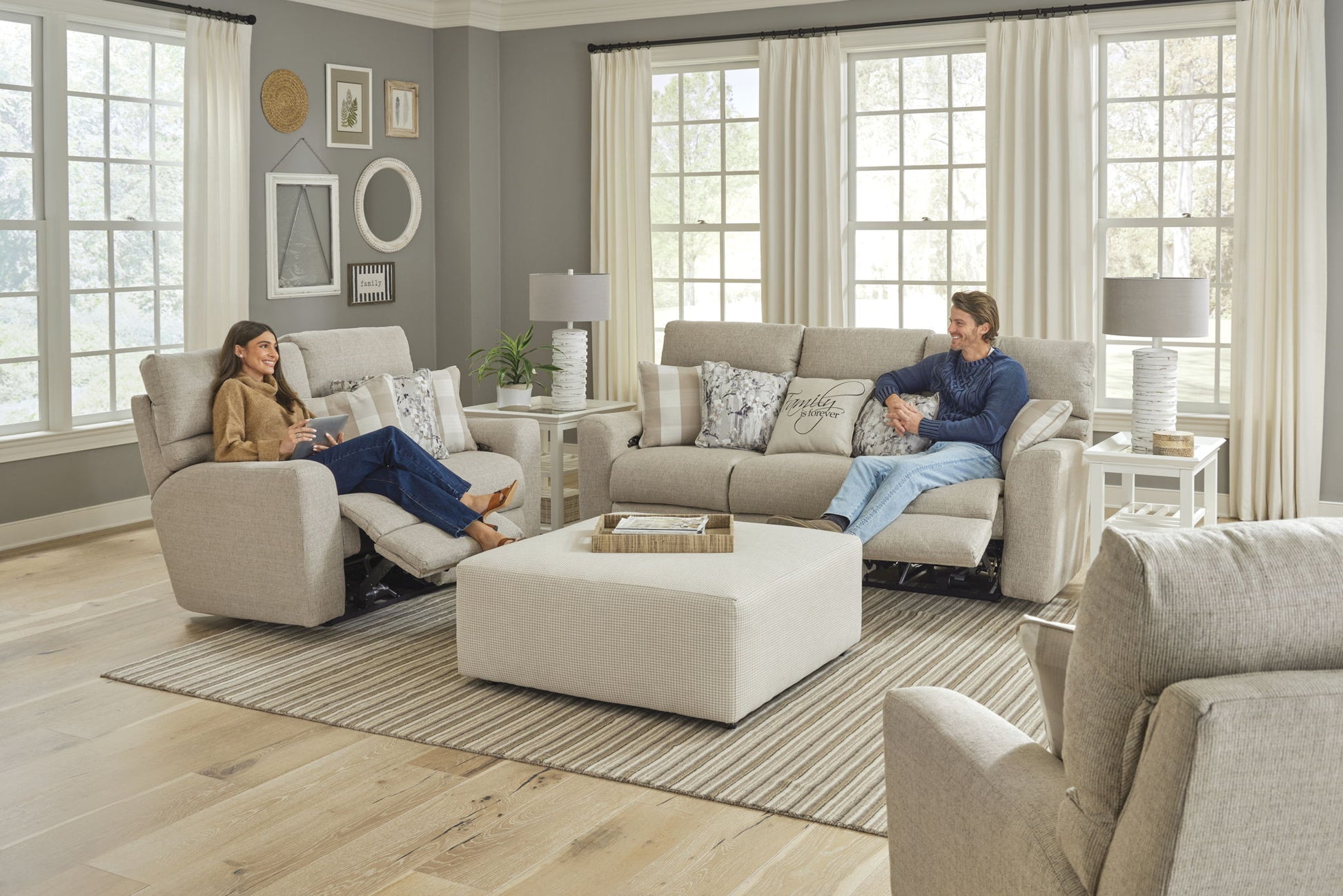 Searsport - Power Headrest Reclining Loveseat - Hornell Furniture Outlet