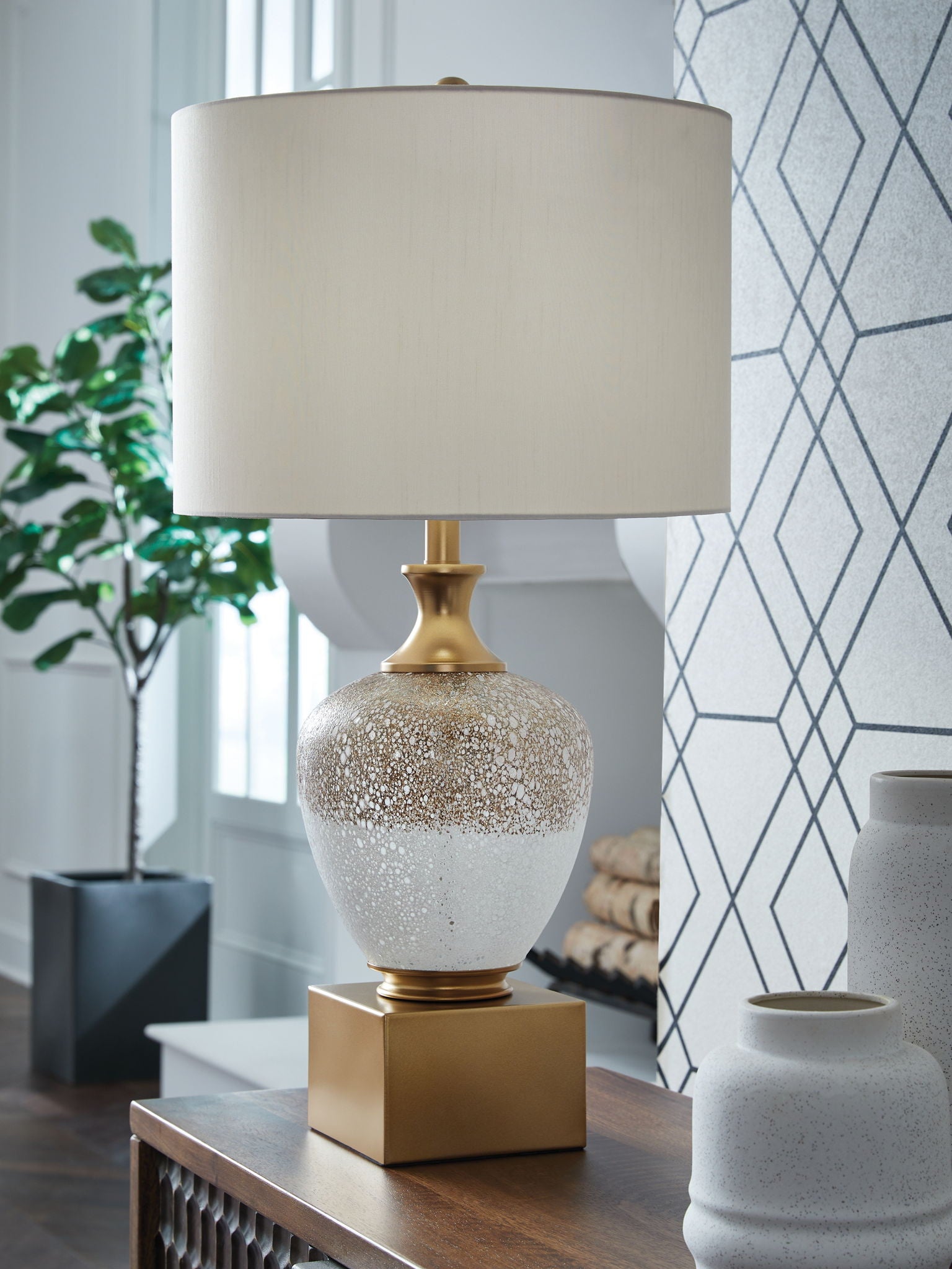 Tavisburg - Brown / White / Gold - Glass Table Lamp - Hornell Furniture Outlet