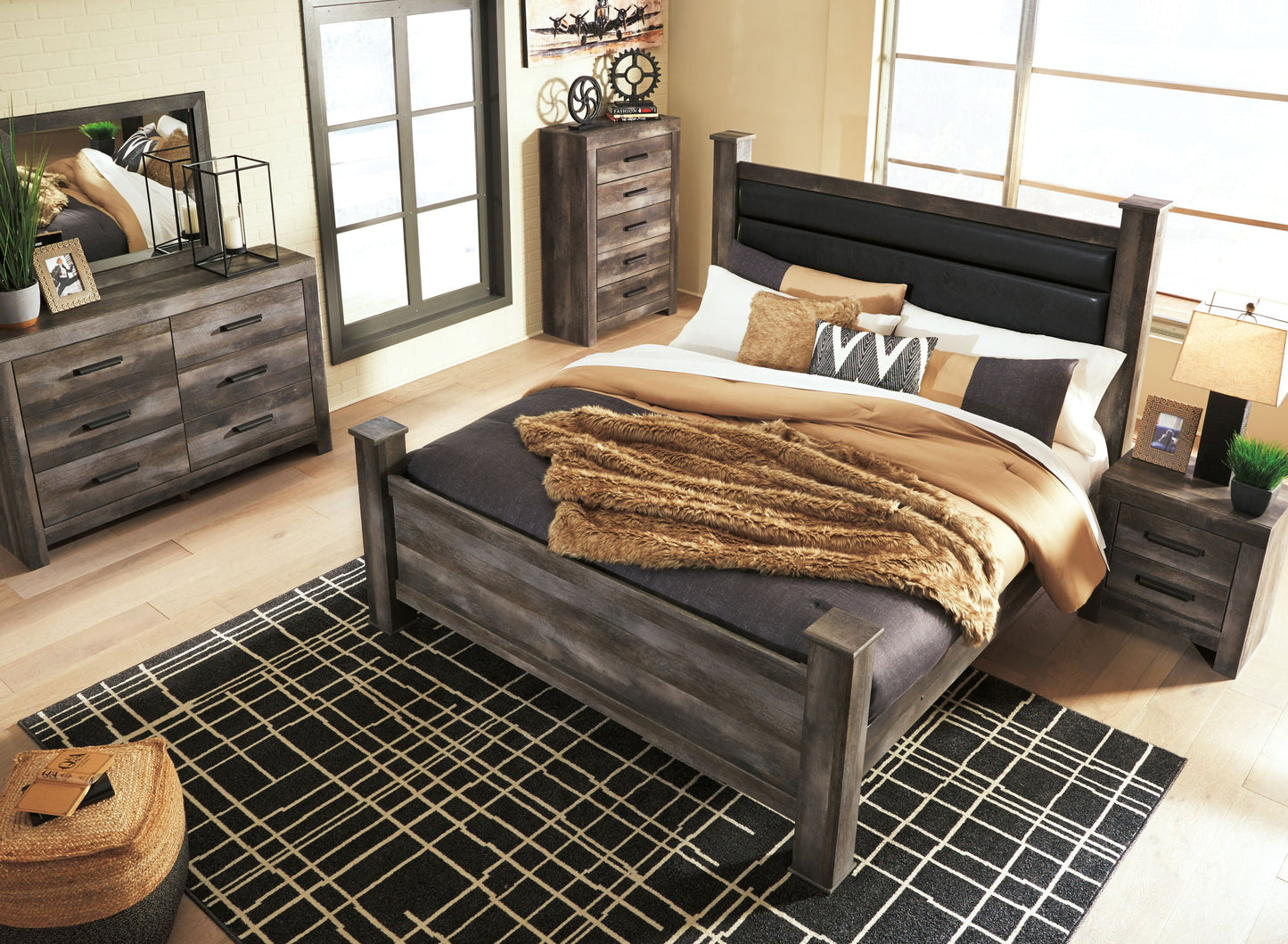 Wynnlow - Poster Bedroom Set - Hornell Furniture Outlet