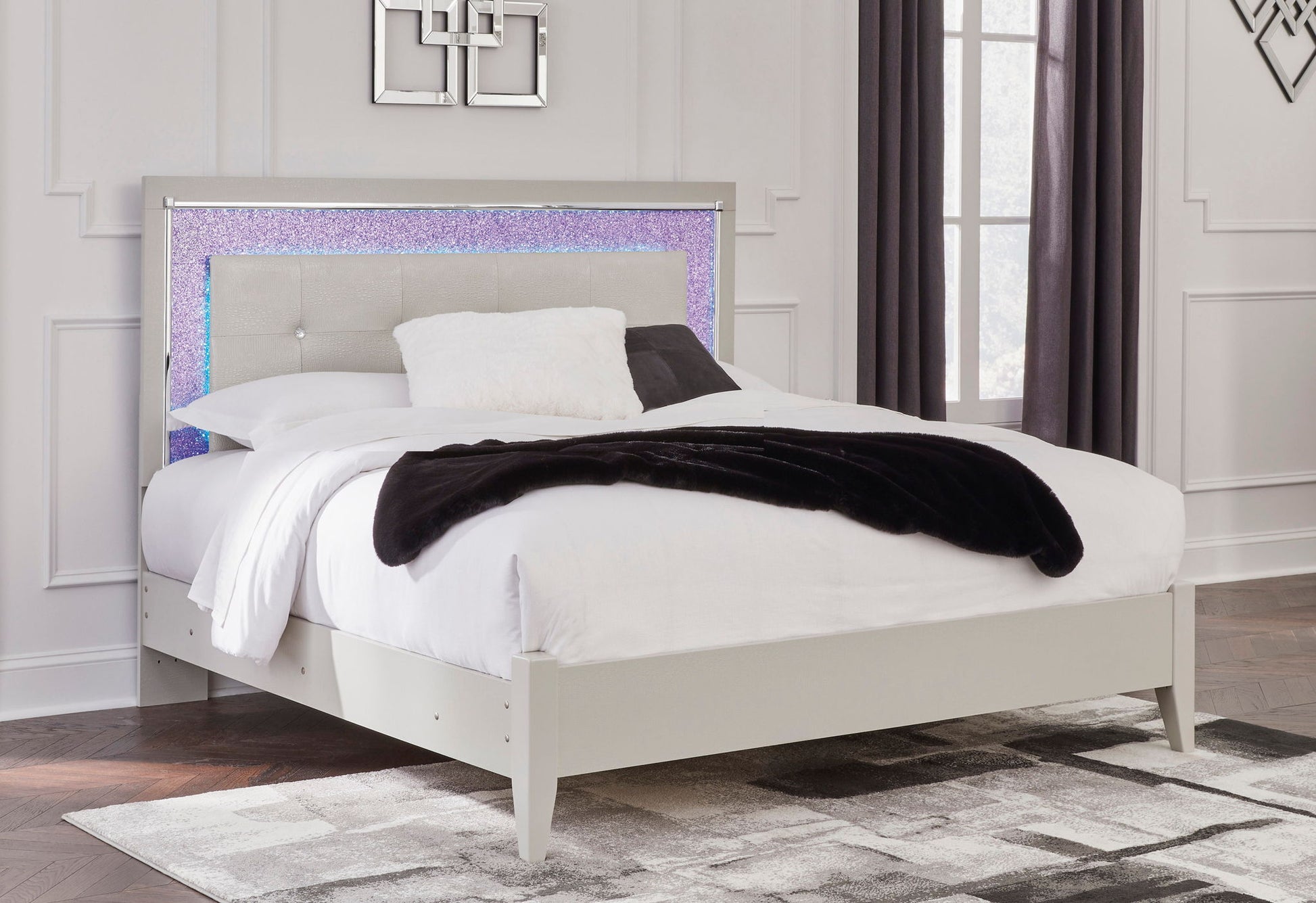 Zyniden - Upholstered Panel Bed - Hornell Furniture Outlet
