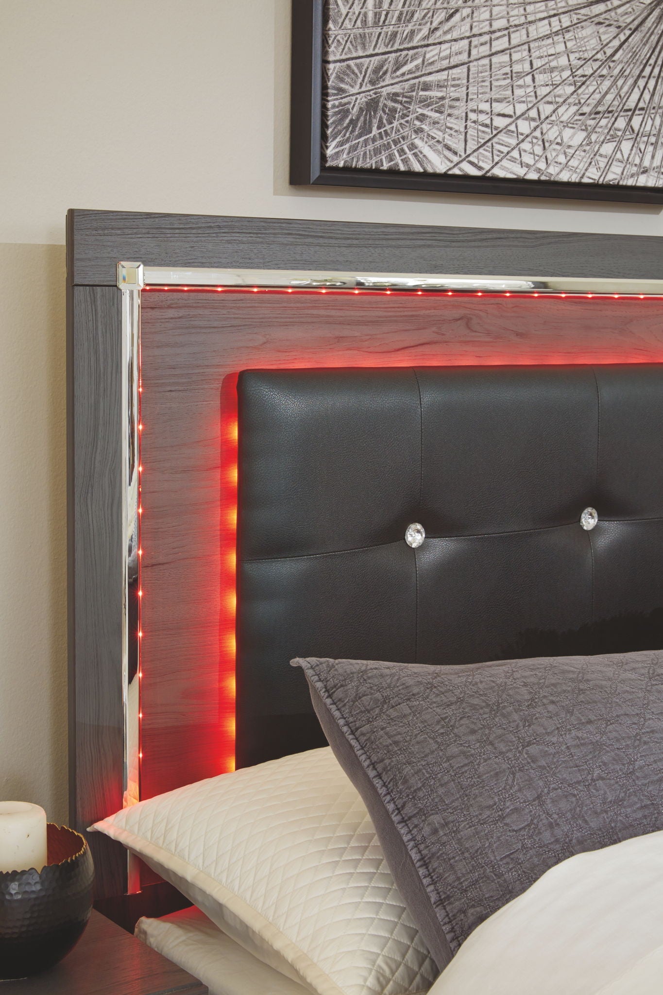 Lodanna - Panel Bed - Hornell Furniture Outlet