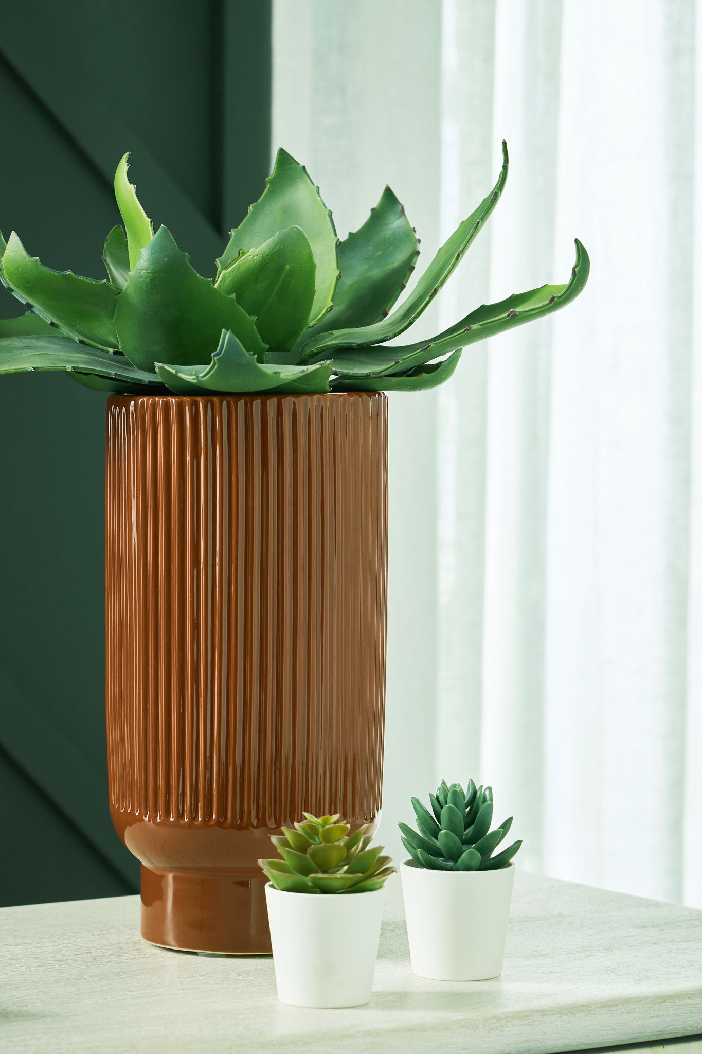 Avalyah - Medium Vase - Hornell Furniture Outlet