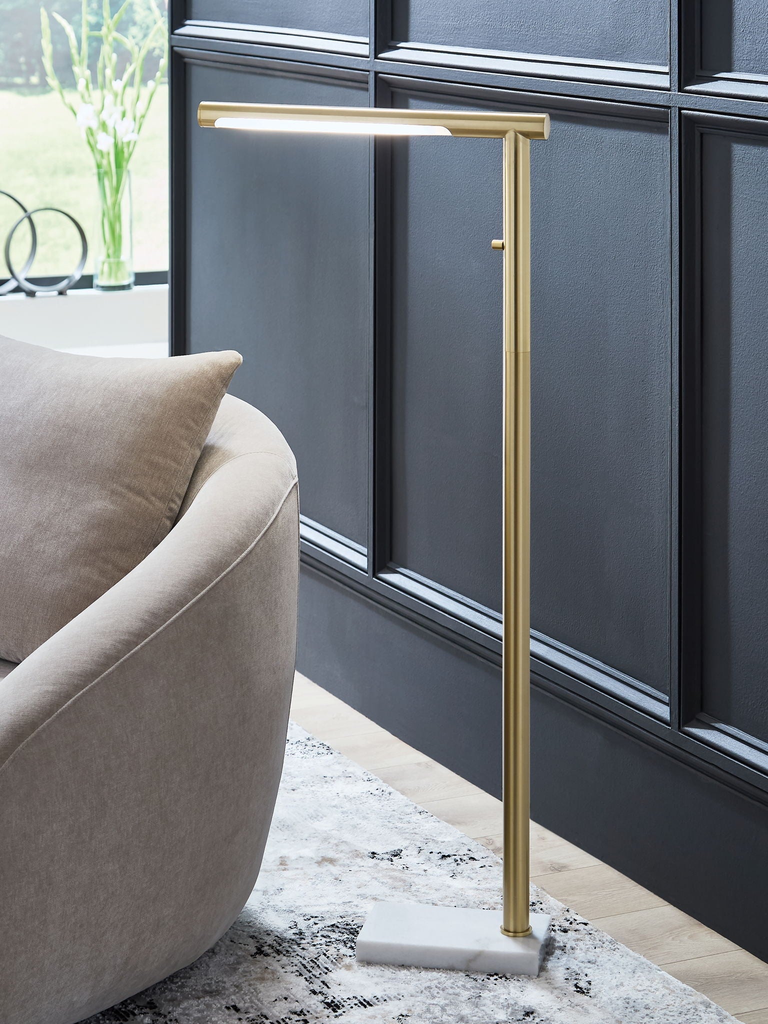 Santiford - Metal Floor Lamp - Gold Finish / White - Hornell Furniture Outlet