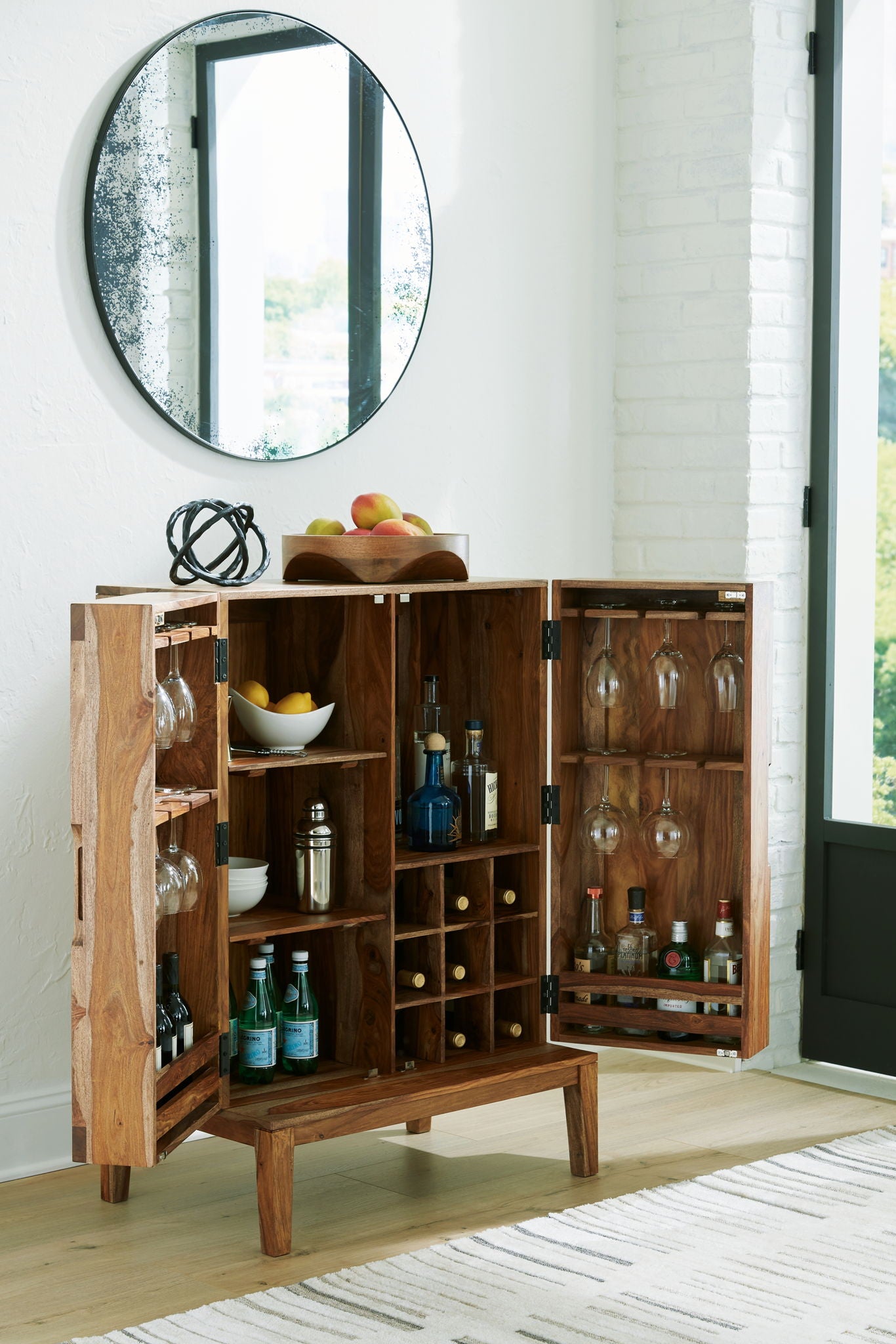 Dressonni - Brown - Bar Cabinet - Hornell Furniture Outlet