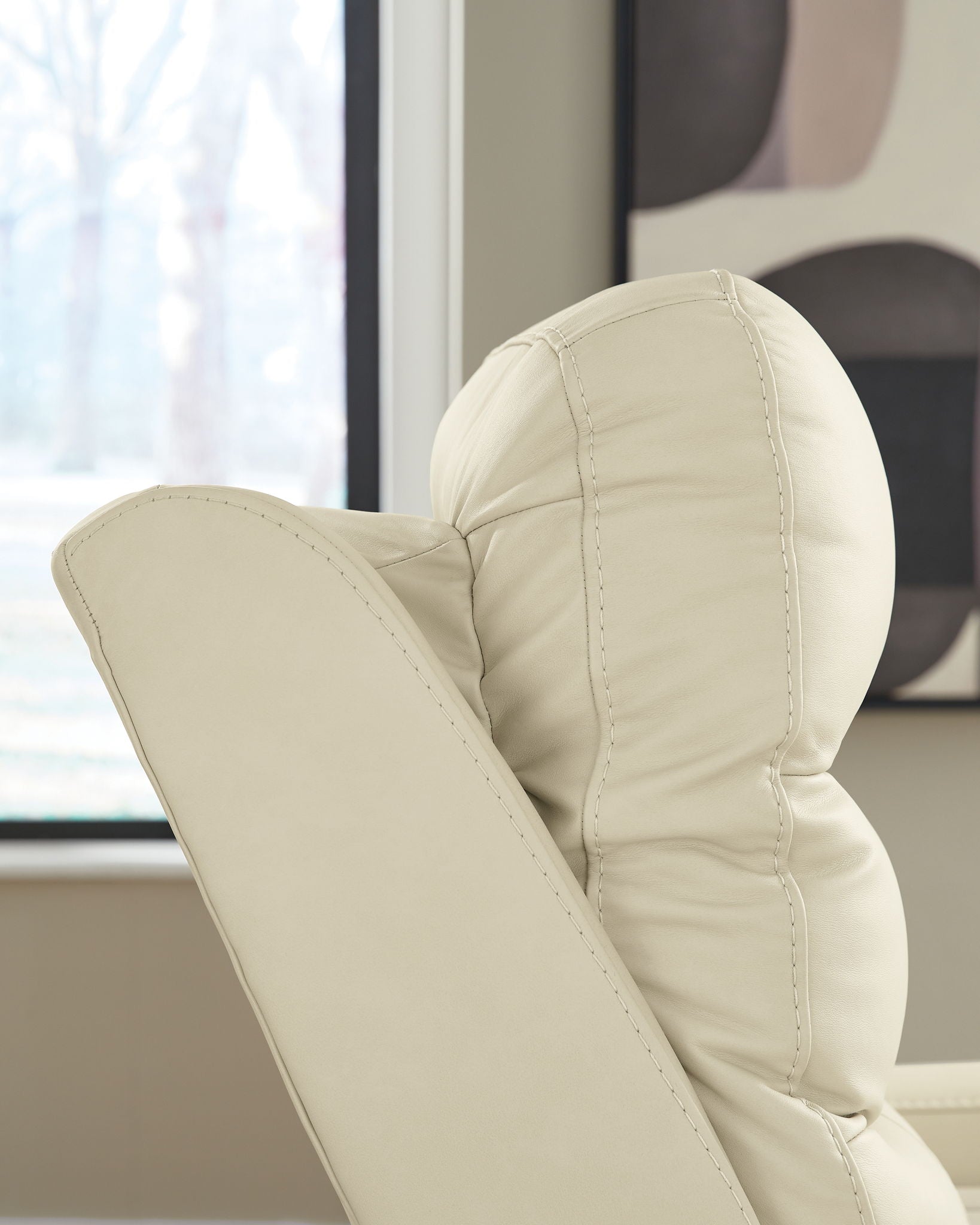 Pennacle Pier - Power Recliner With Adjustable Headrest - Hornell Furniture Outlet