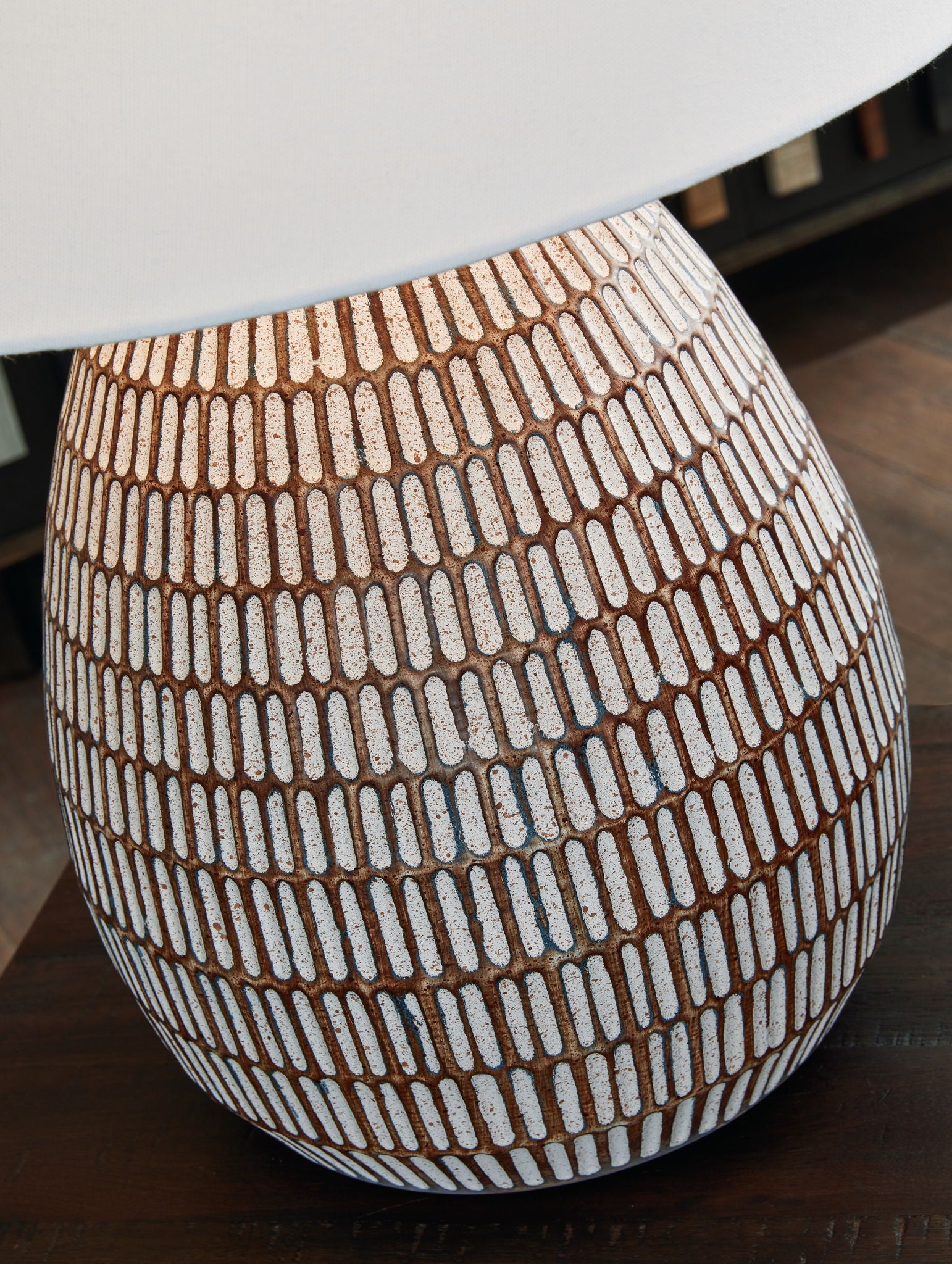 Darrich - Beige / White - Metal Table Lamp - Hornell Furniture Outlet