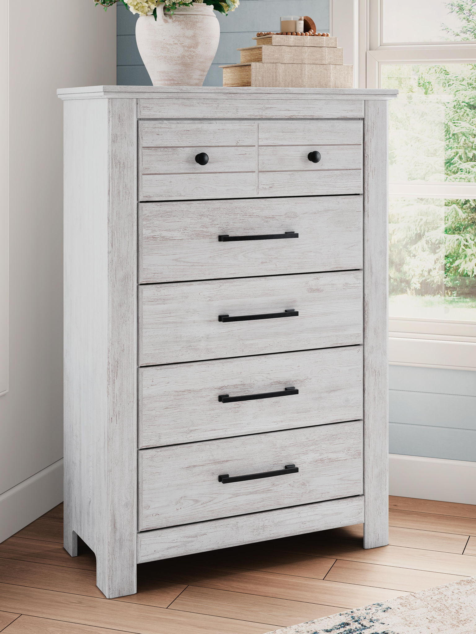 Makidern - Five Drawer Chest - Hornell Furniture Outlet