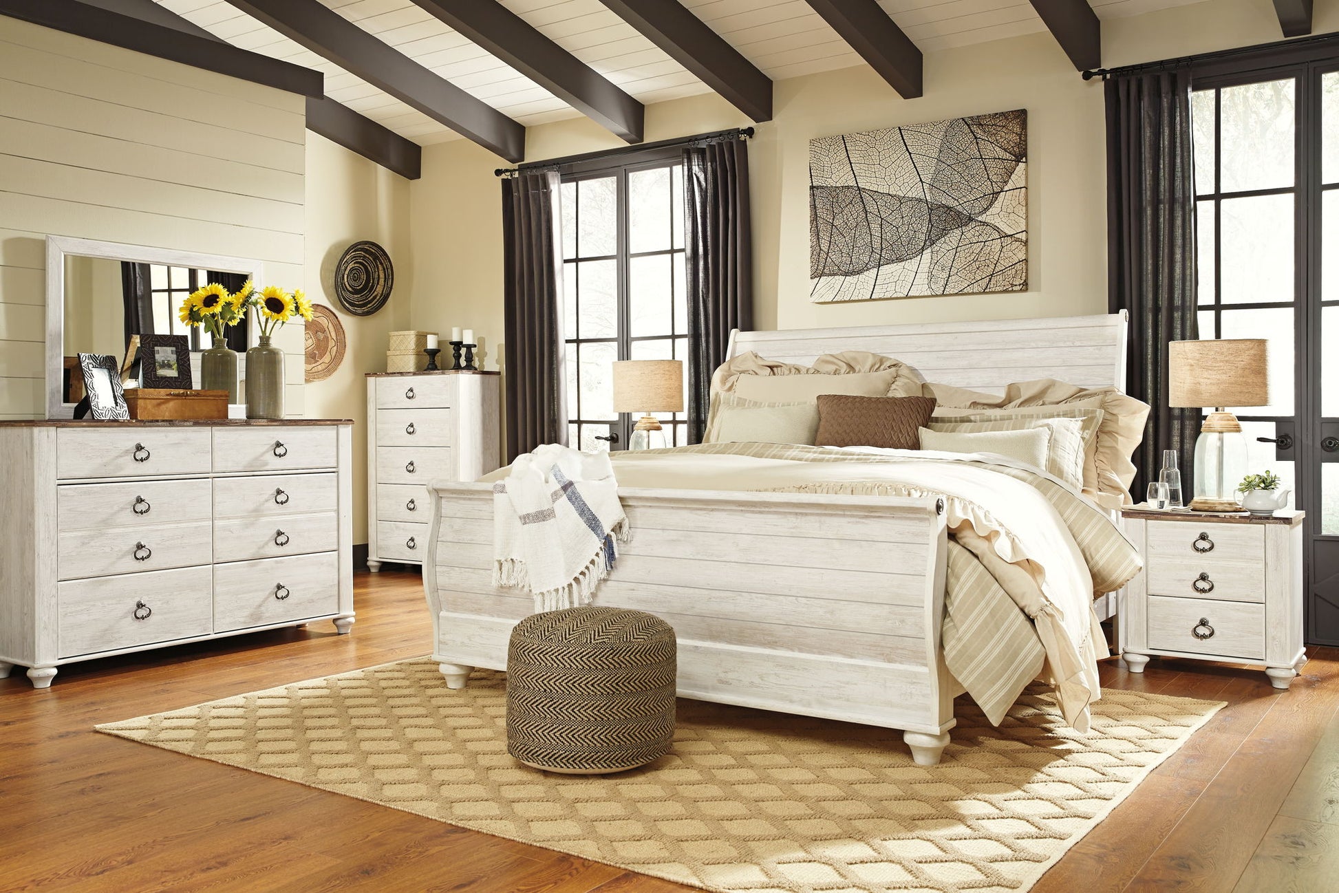 Willowton - Brown / Beige / White - Five Drawer Chest - Hornell Furniture Outlet