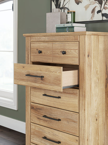 Makidern - Five Drawer Chest - Hornell Furniture Outlet
