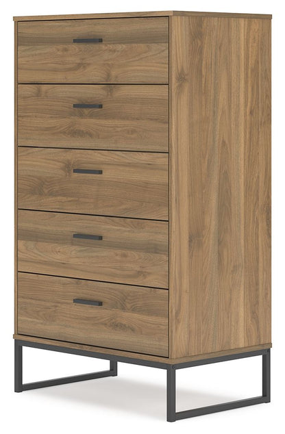 Deanlow - Honey - Five Drawer Chest - Hornell Furniture Outlet