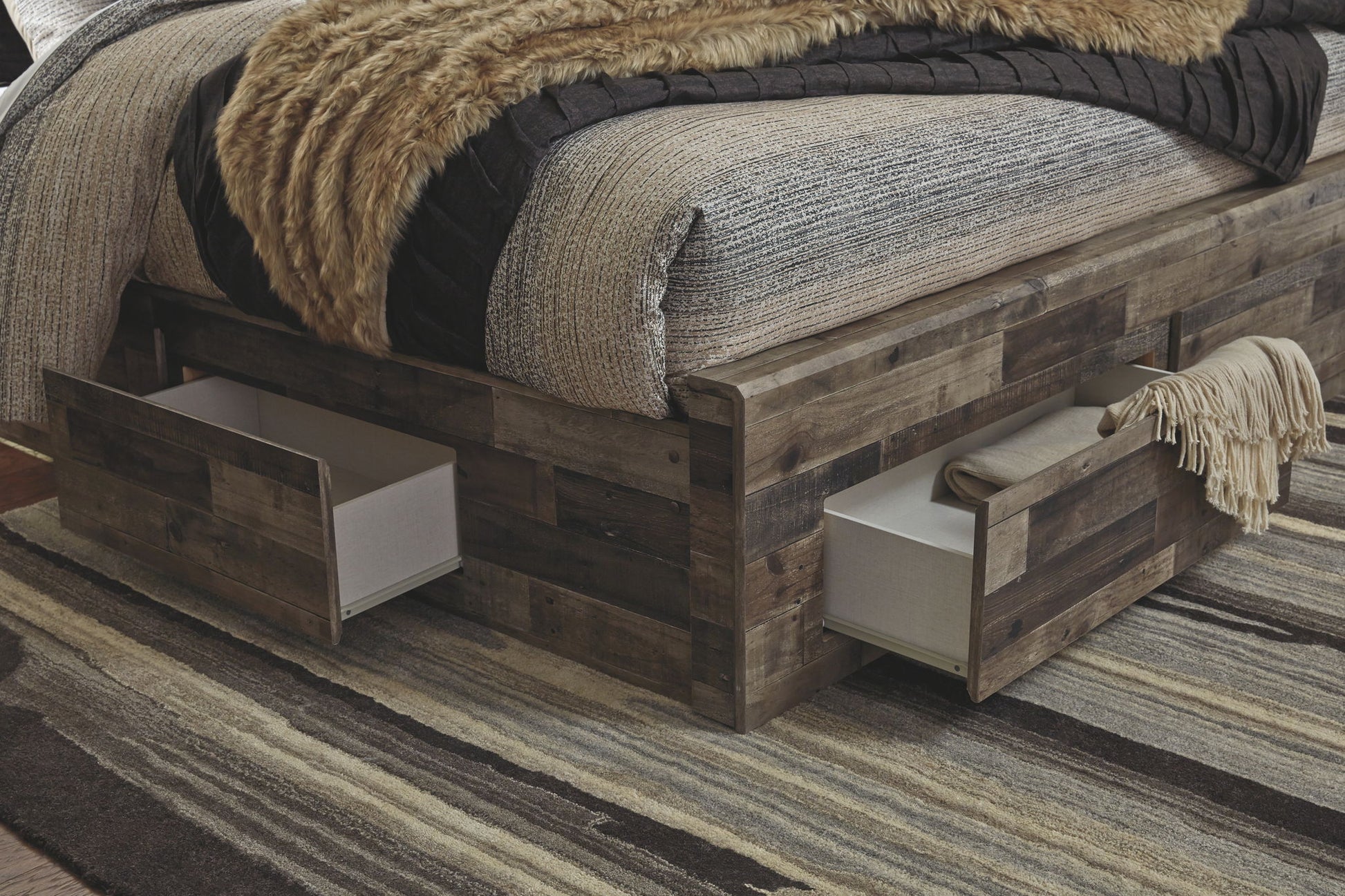 Derekson - Panel Bed - Hornell Furniture Outlet