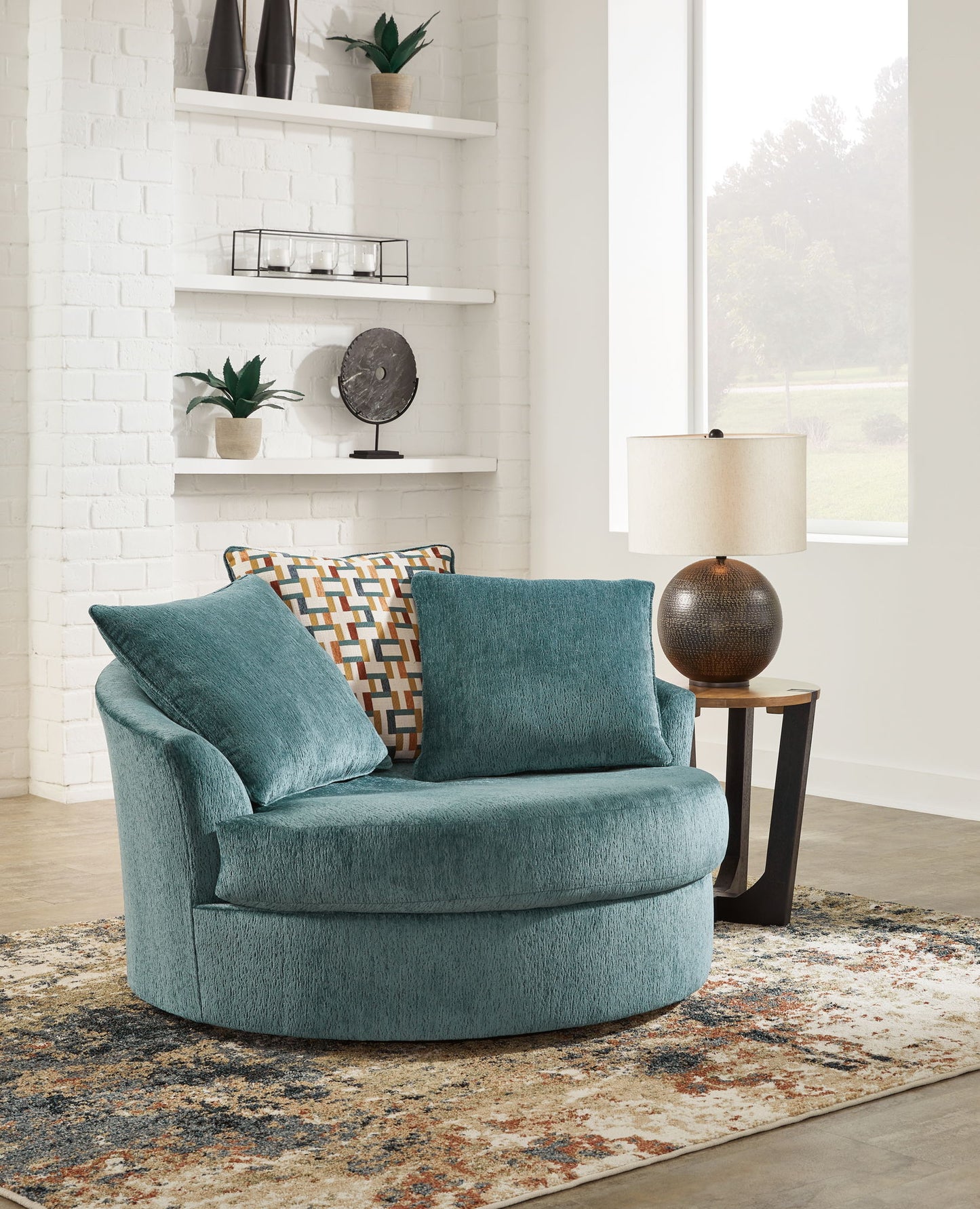 Laylabrook - Oversized Swivel Accent Chair - Hornell Furniture Outlet