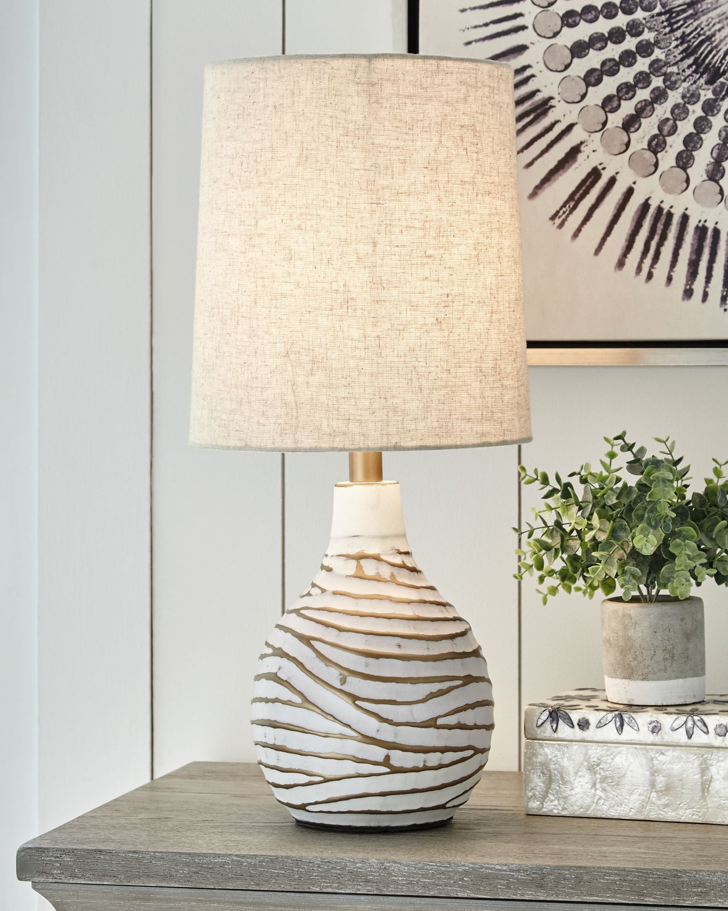 Aleela - Metal Table Lamp - White / Gold Finish - Hornell Furniture Outlet