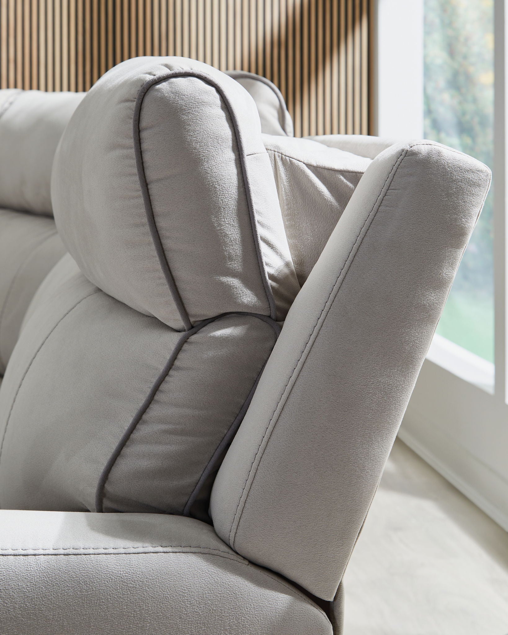 Social Pointe - Reclining Sectional - Hornell Furniture Outlet