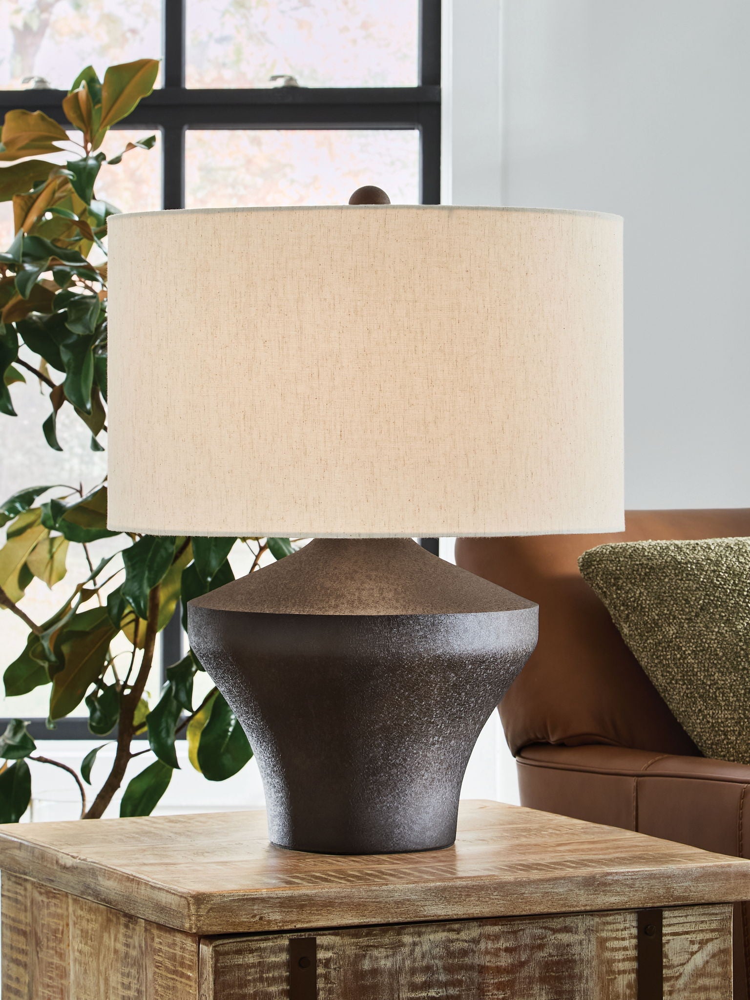 Dolanham - Metal Table Lamp - Distressed Brown - Hornell Furniture Outlet