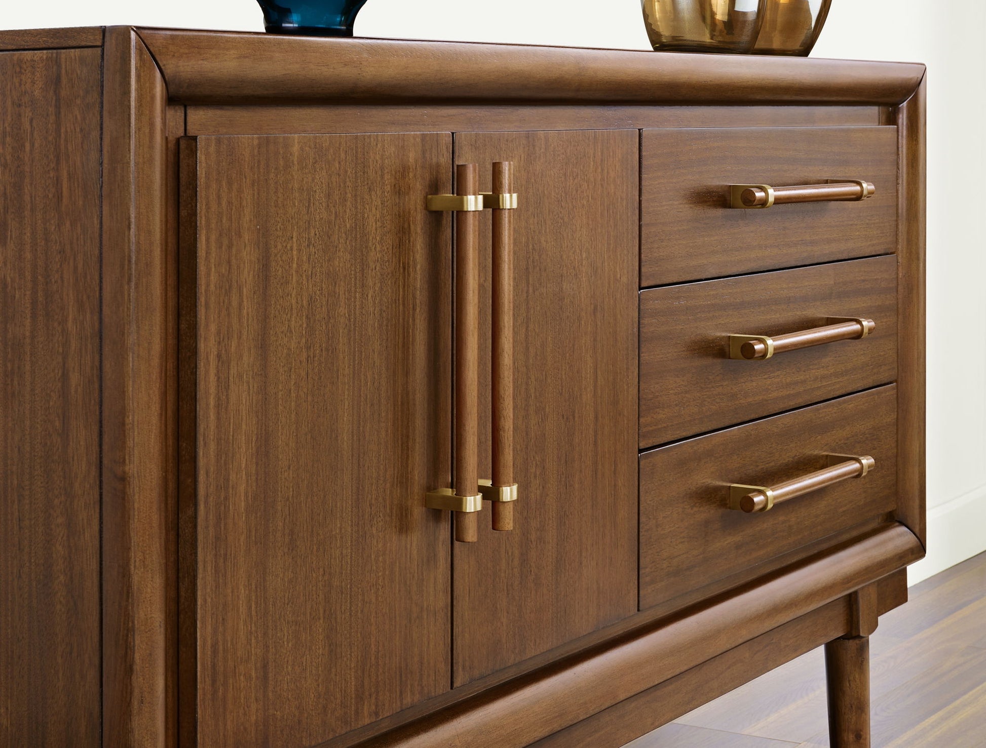 Lyncott - Brown - Dining Room Server - Hornell Furniture Outlet