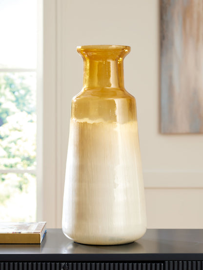 Wynburg - Vase - Hornell Furniture Outlet