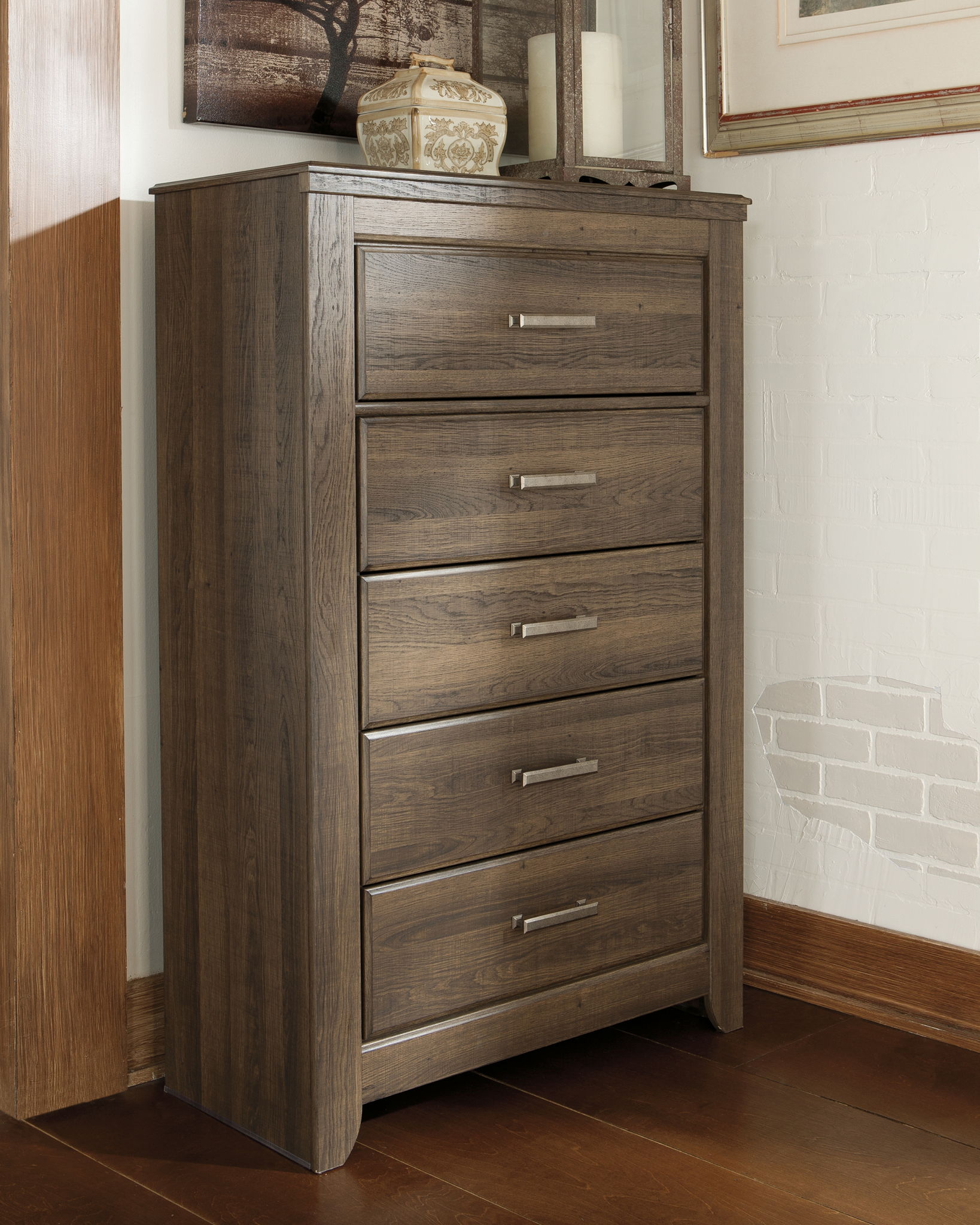 Juararo - Five Drawer Chest - Dark Brown - Hornell Furniture Outlet