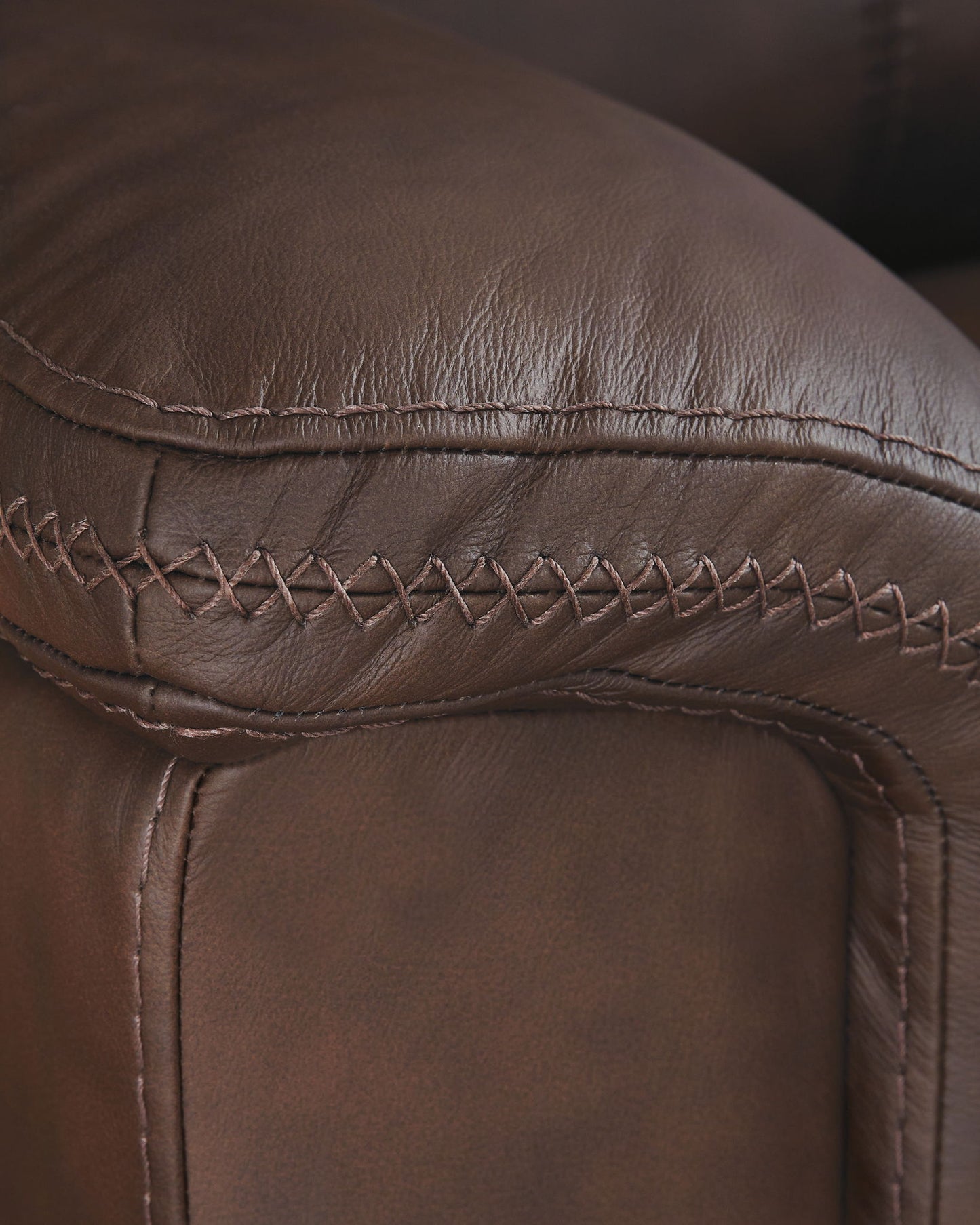 Bleckley - Power Reclining Loveseat With Console / Adjustable Headrest - Hornell Furniture Outlet
