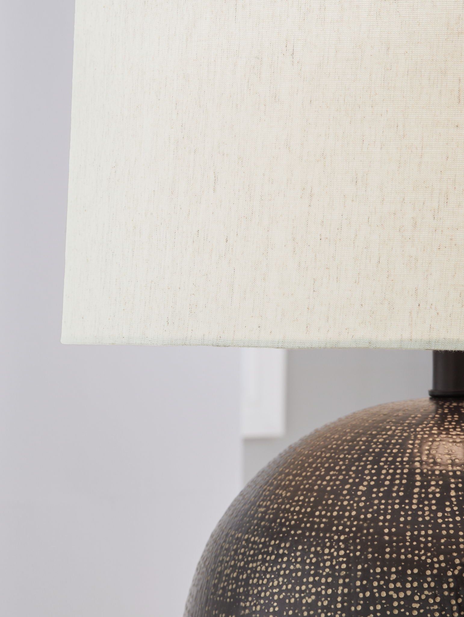 Hambell - Black / Gold Finish - Metal Table Lamp - Hornell Furniture Outlet