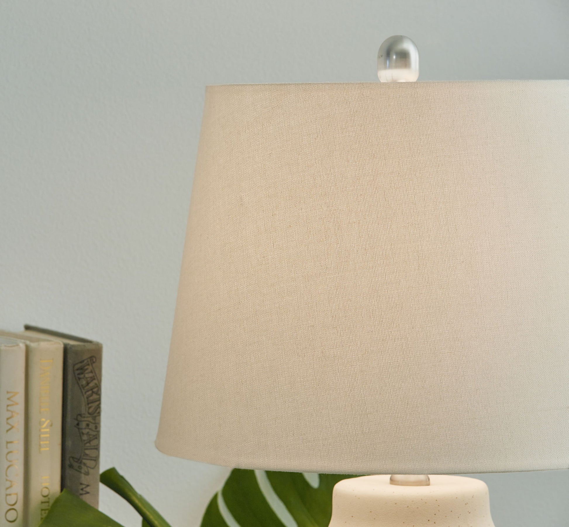 Afener - Blue / Beige - Ceramic Table Lamp (Set of 2) - Hornell Furniture Outlet