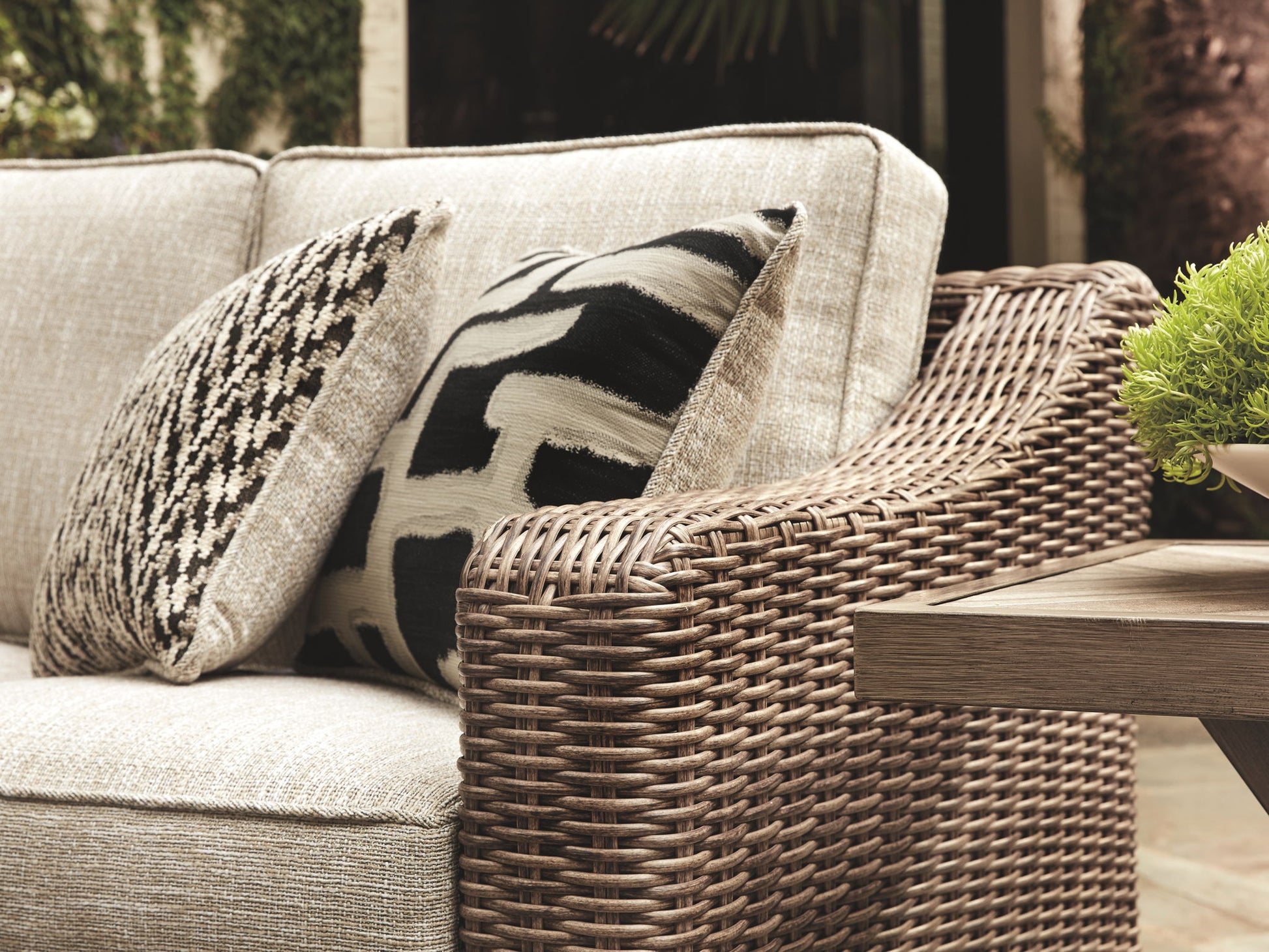 Beachcroft - Sectional Lounge Set - Hornell Furniture Outlet