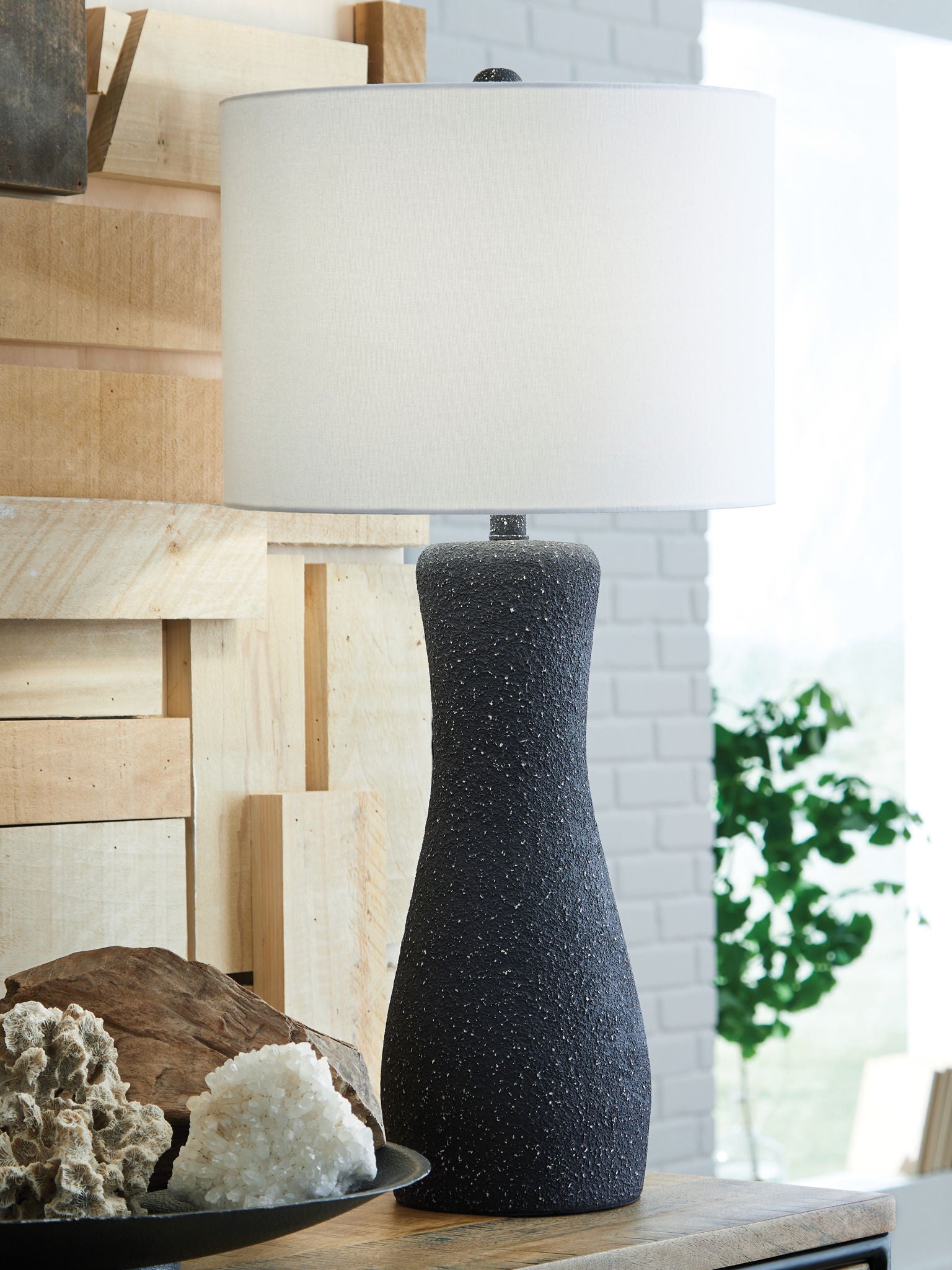 Maykins - Black - Metal Table Lamp - Hornell Furniture Outlet