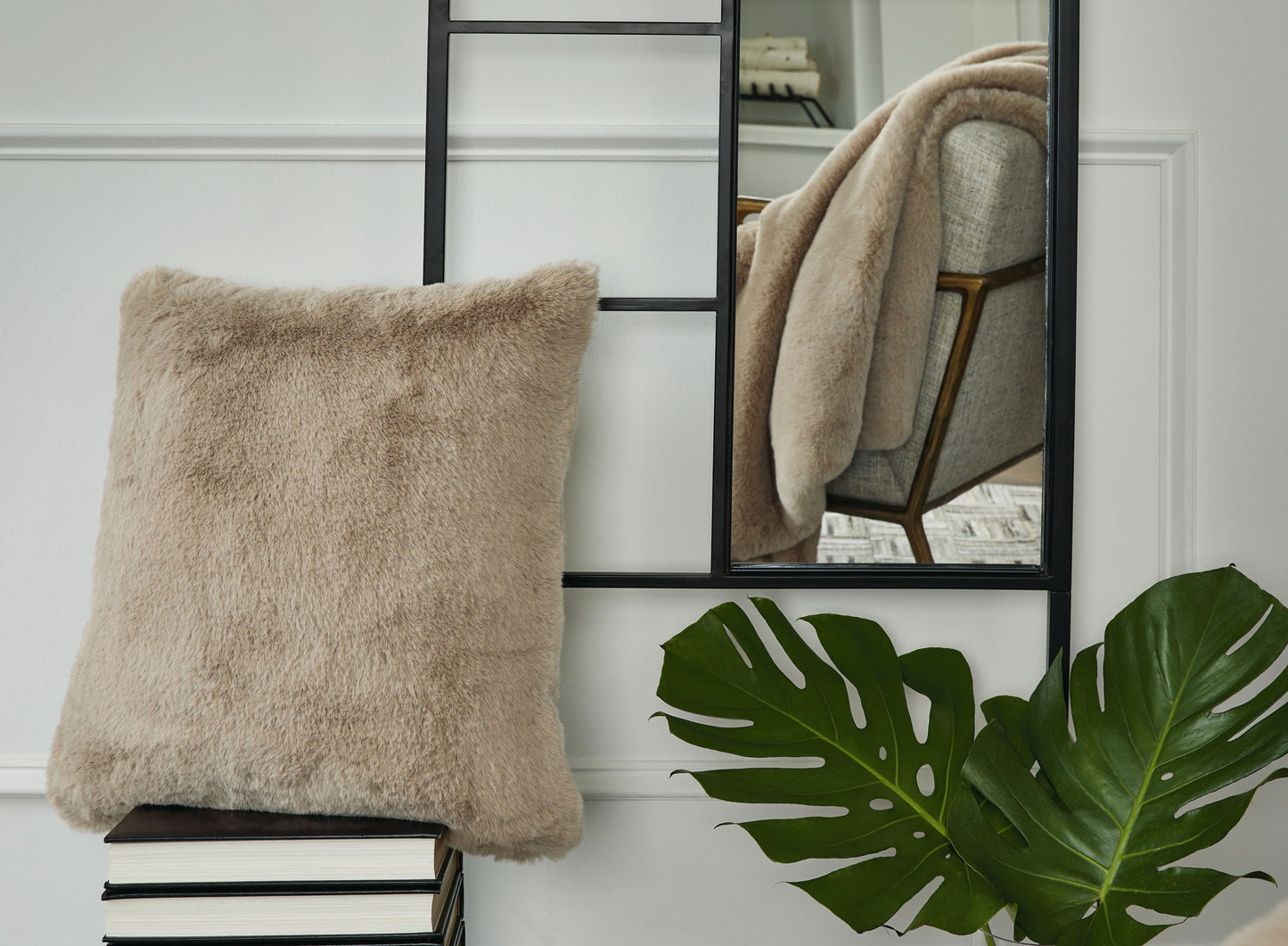 Gariland - Faux Fur Pillow - Hornell Furniture Outlet