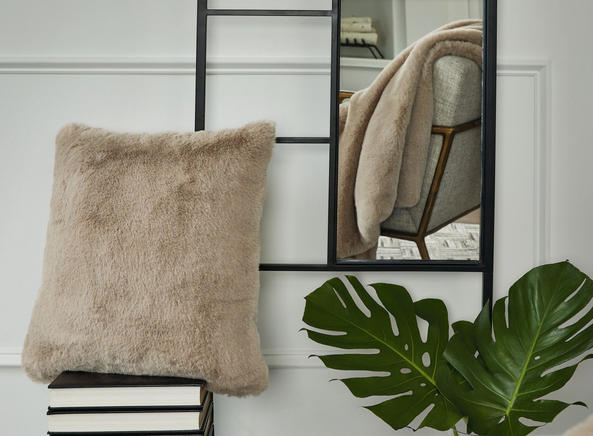 Gariland - Faux Fur Pillow - Hornell Furniture Outlet