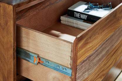 Dressonni - Brown - Five Drawer Chest - Hornell Furniture Outlet