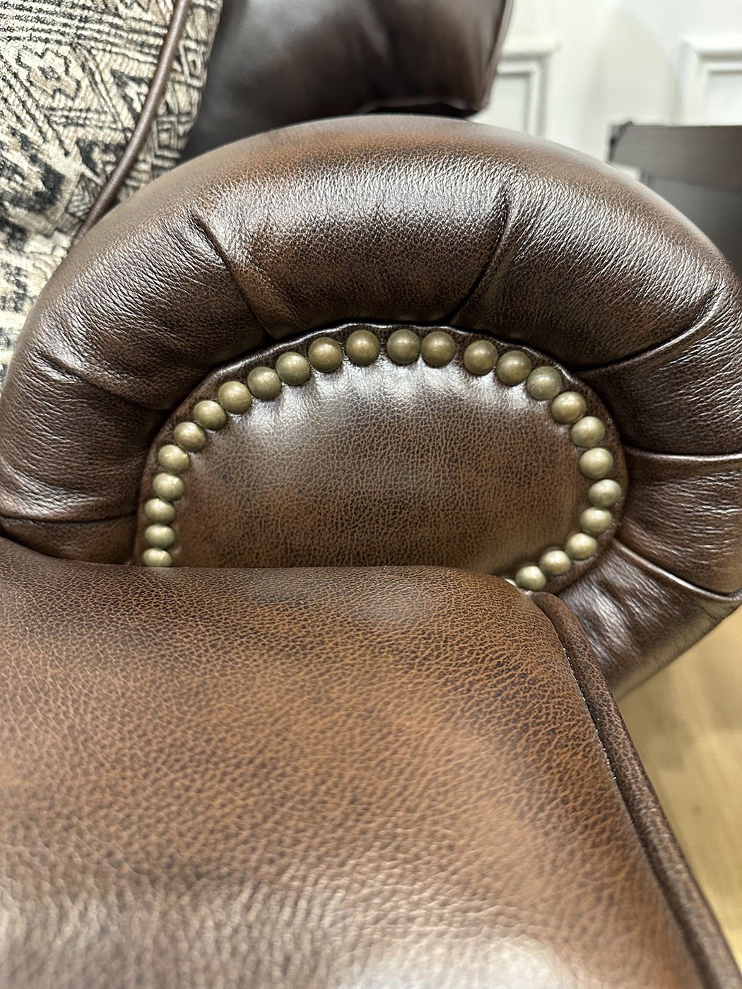 Roberto - Leather Loveseat - Cocoa - Hornell Furniture Outlet