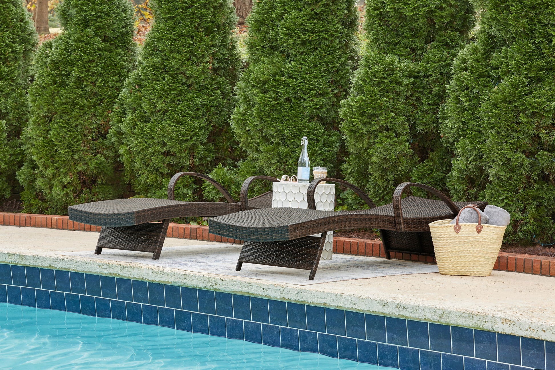Kantana - Chaise Lounge - Hornell Furniture Outlet