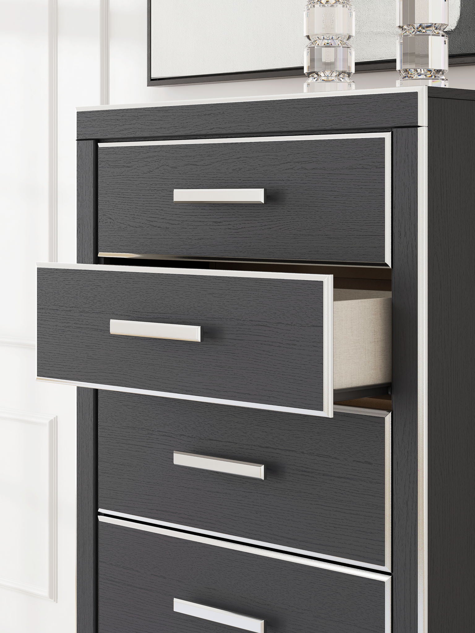 Zuraleus - Five Drawer Chest - Hornell Furniture Outlet