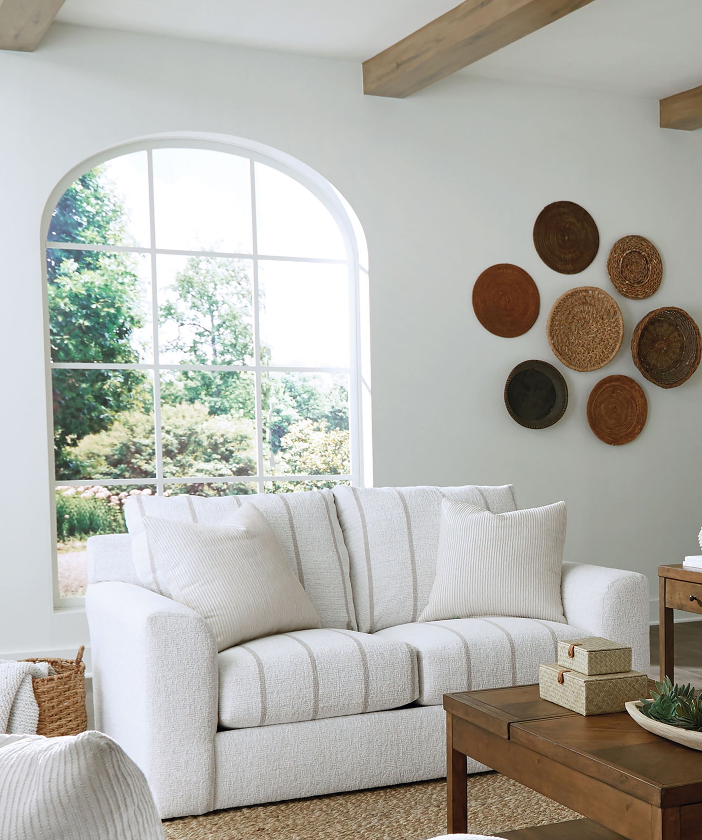 Lindsey - Loveseat - Hornell Furniture Outlet